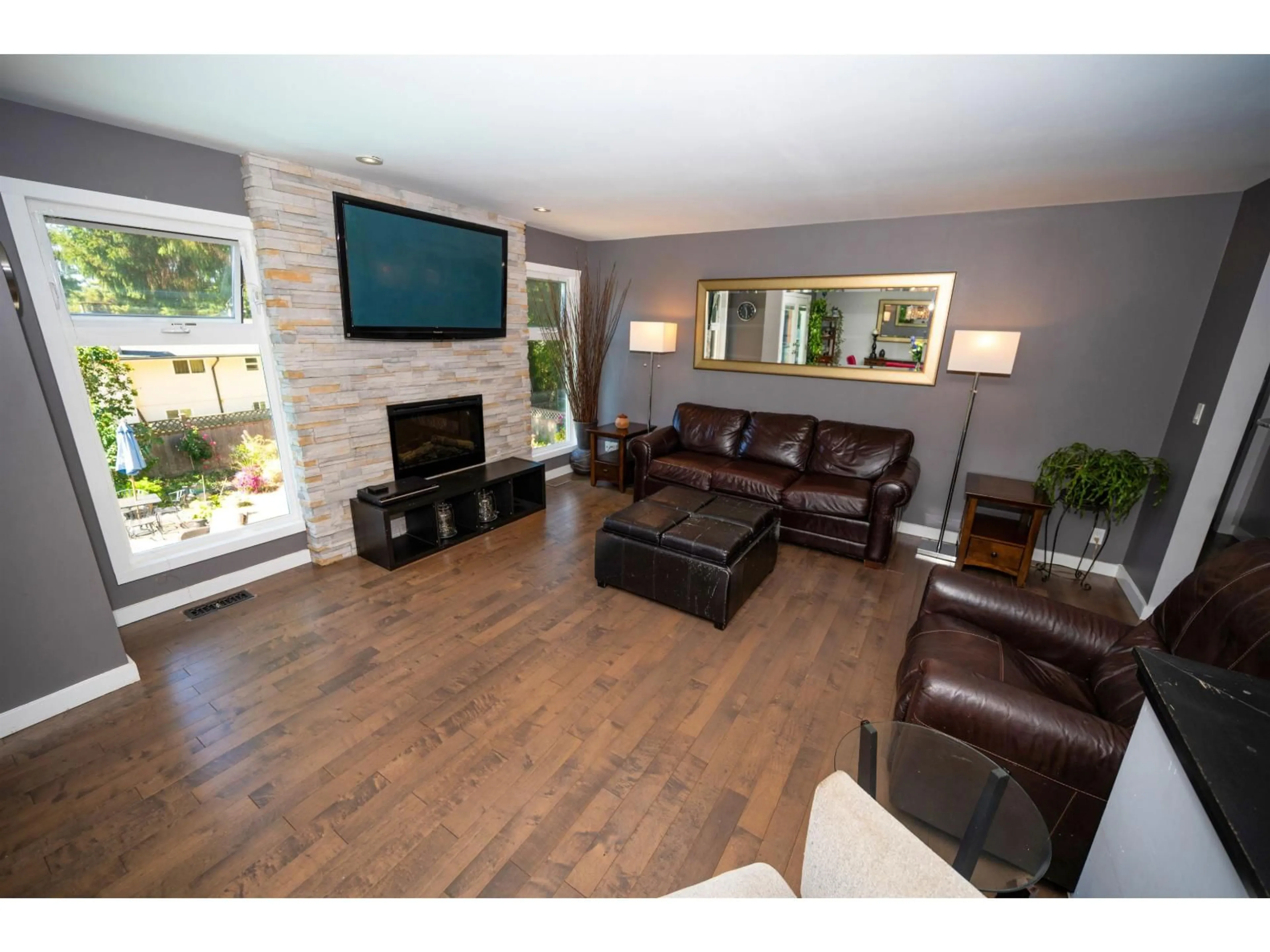 Living room with furniture, wood/laminate floor for 6545 SUNSHINE DRIVE, Delta British Columbia V4E1P4