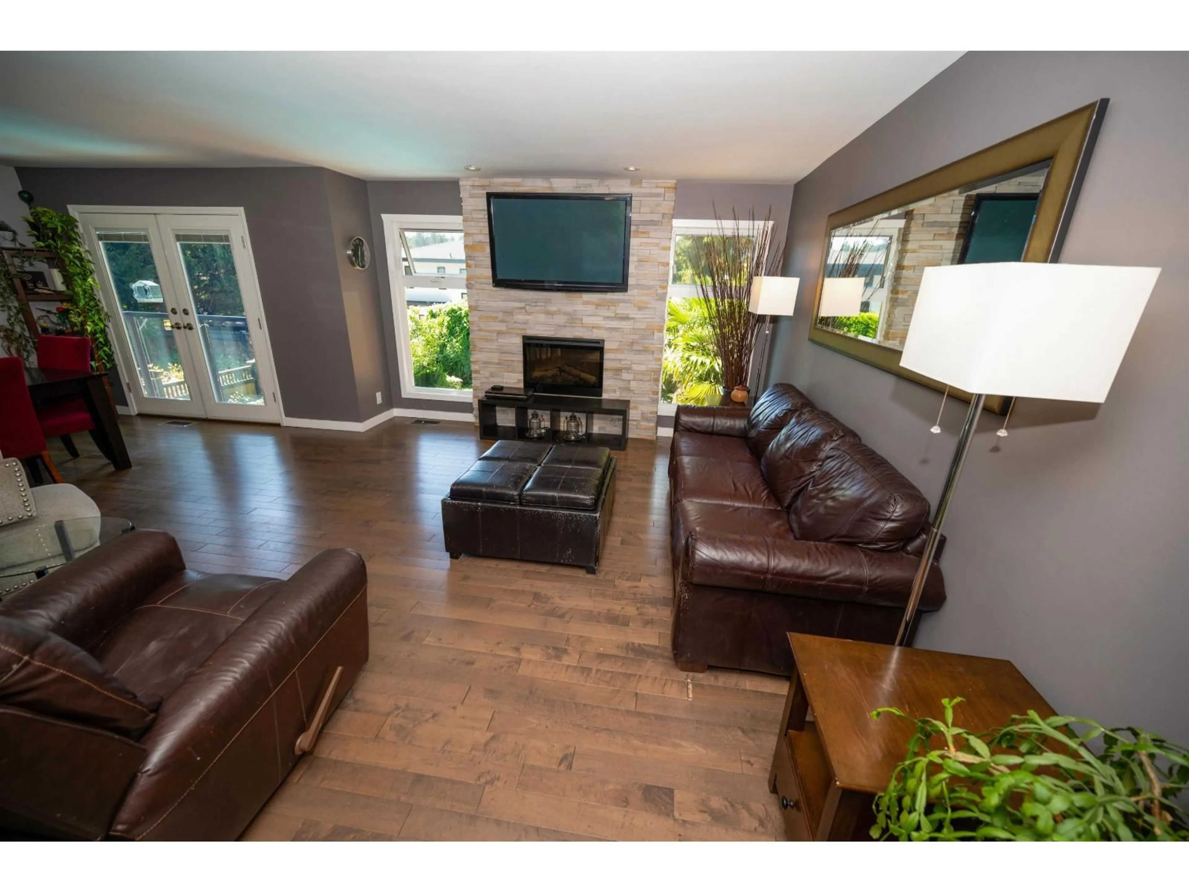 Living room with furniture, wood/laminate floor for 6545 SUNSHINE DRIVE, Delta British Columbia V4E1P4
