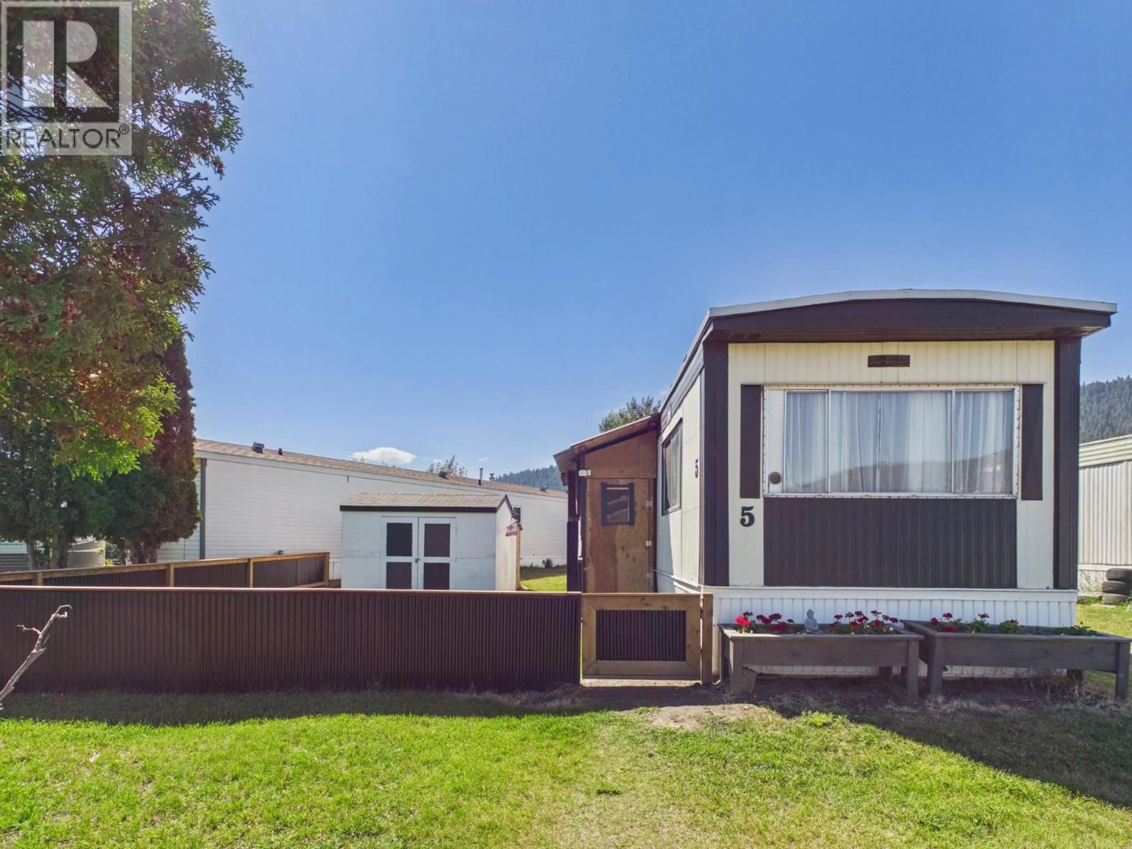 A pic from outside/outdoor area/front of a property/back of a property/a pic from drone, street for 5 - 3001 MACKENZIE AVENUE, Williams Lake British Columbia V2G3N9