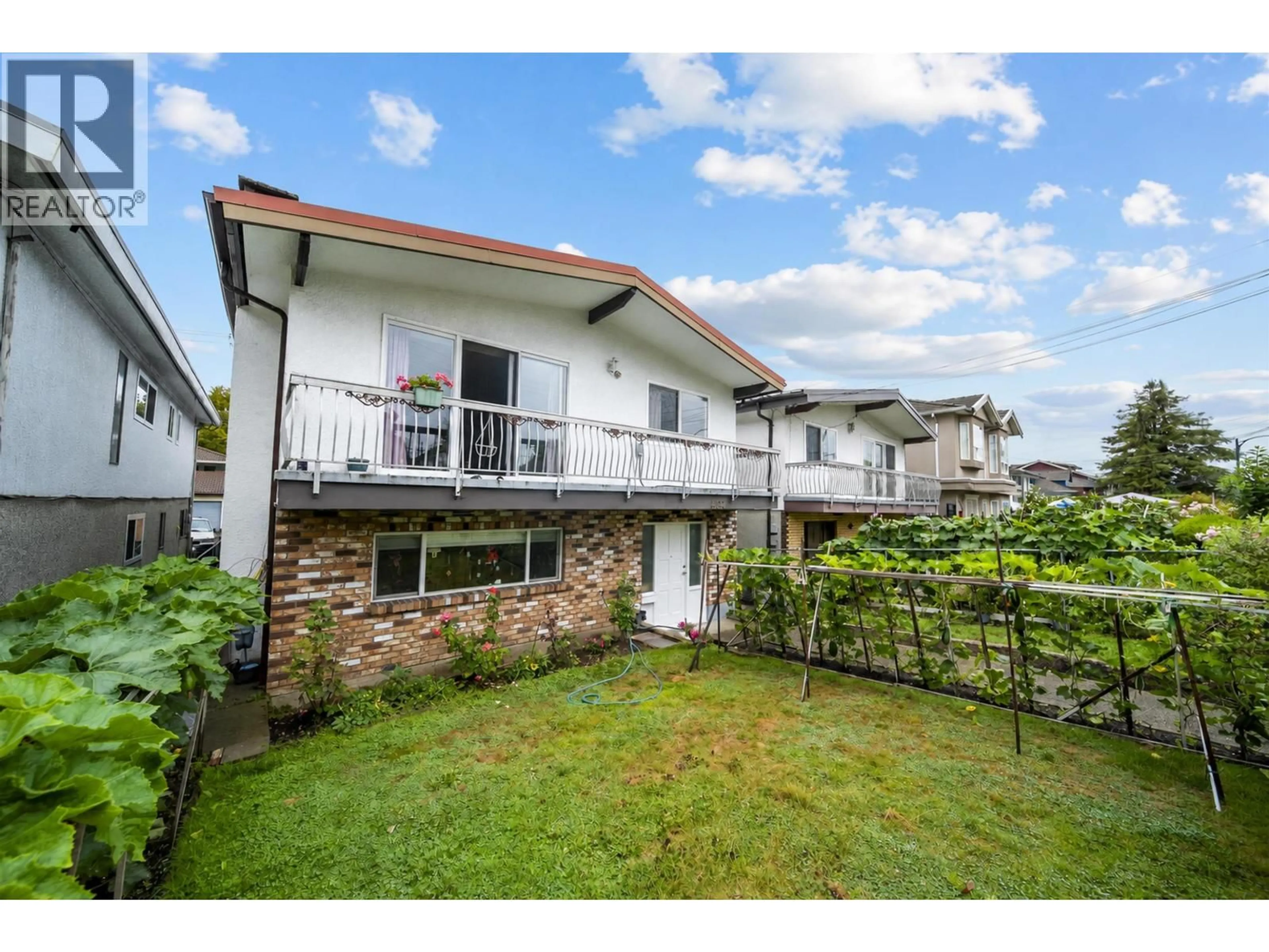 A pic from outside/outdoor area/front of a property/back of a property/a pic from drone, unknown for 4657 SLOCAN STREET, Vancouver British Columbia V5R1Z8