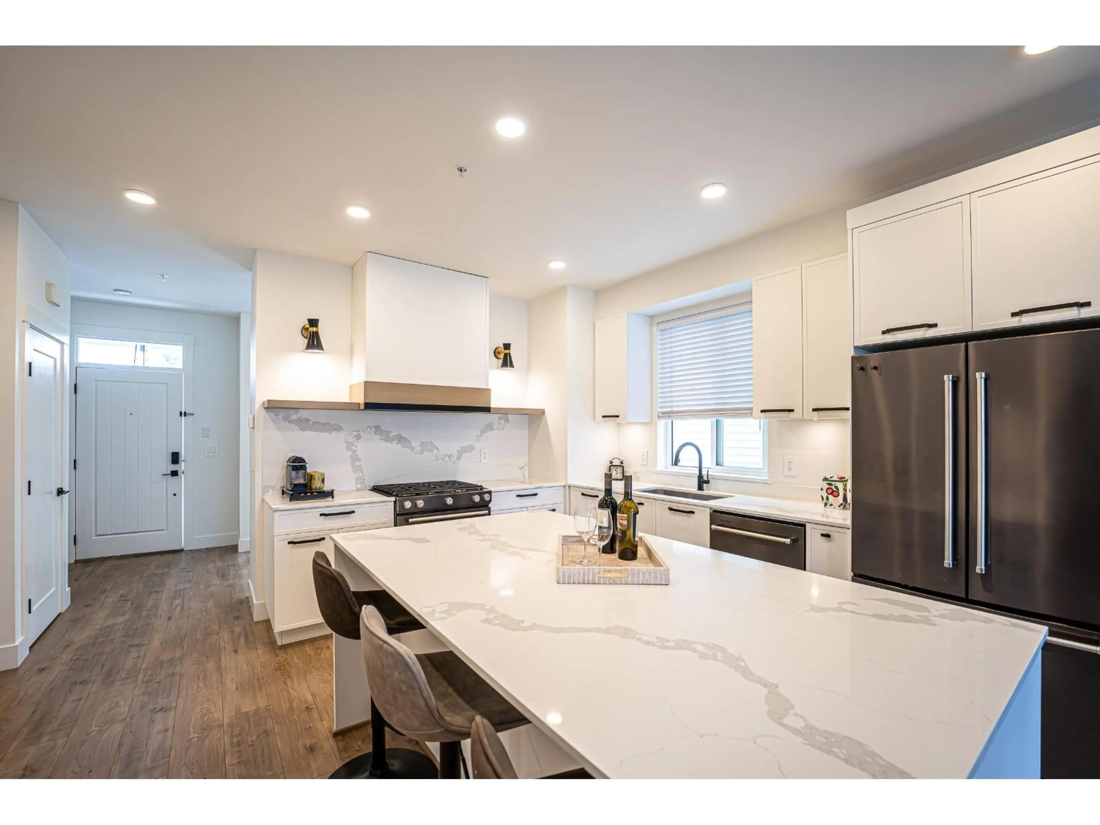 Open concept kitchen, ceramic/tile floor for 7565 197 STREET, Langley British Columbia V2Y1S2