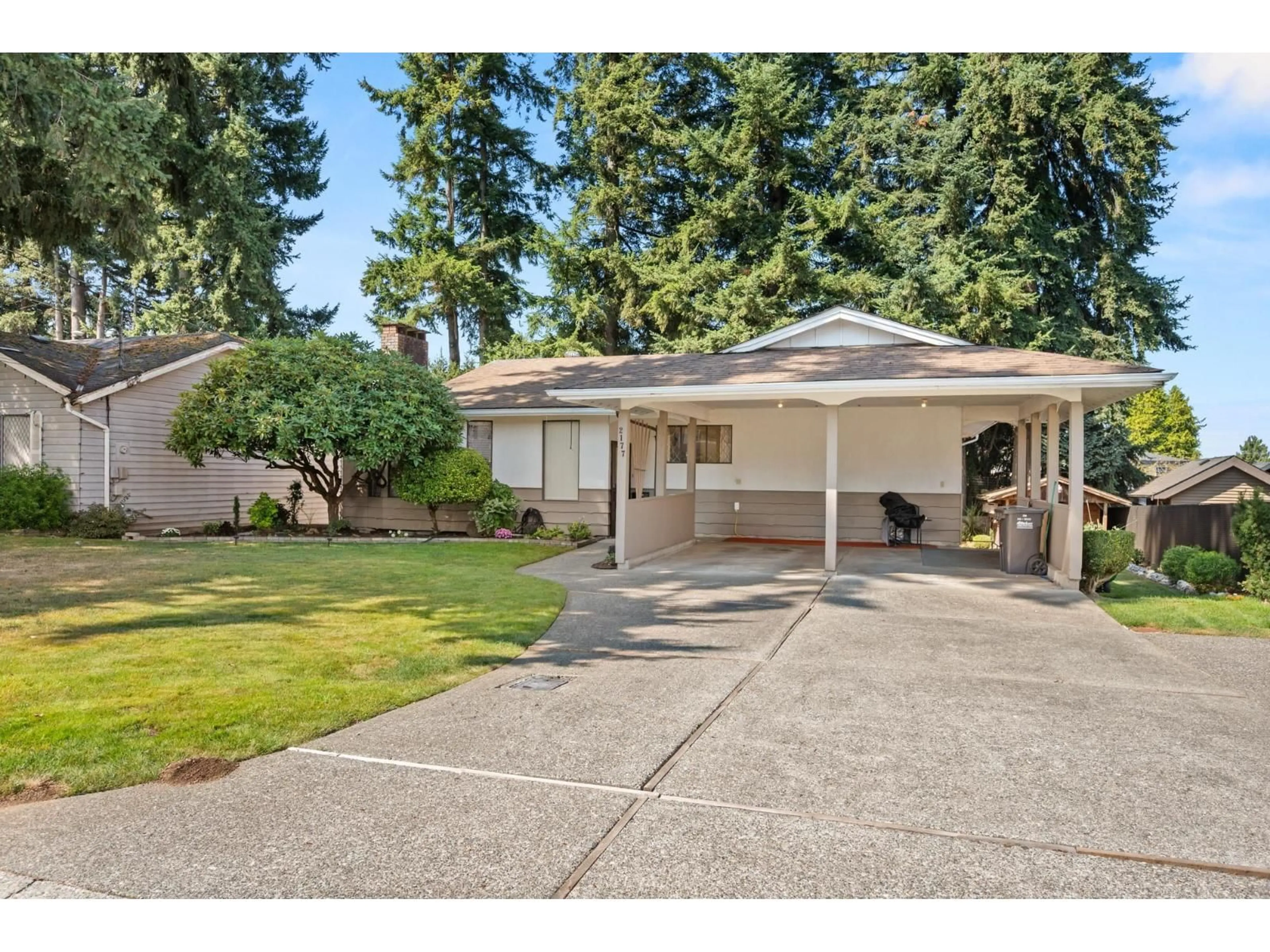 Home with vinyl exterior material, street for 2177 TOPAZ STREET, Abbotsford British Columbia V2T3W7