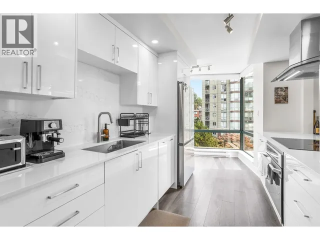 601 - 98 TENTH STREET, New Westminster 3