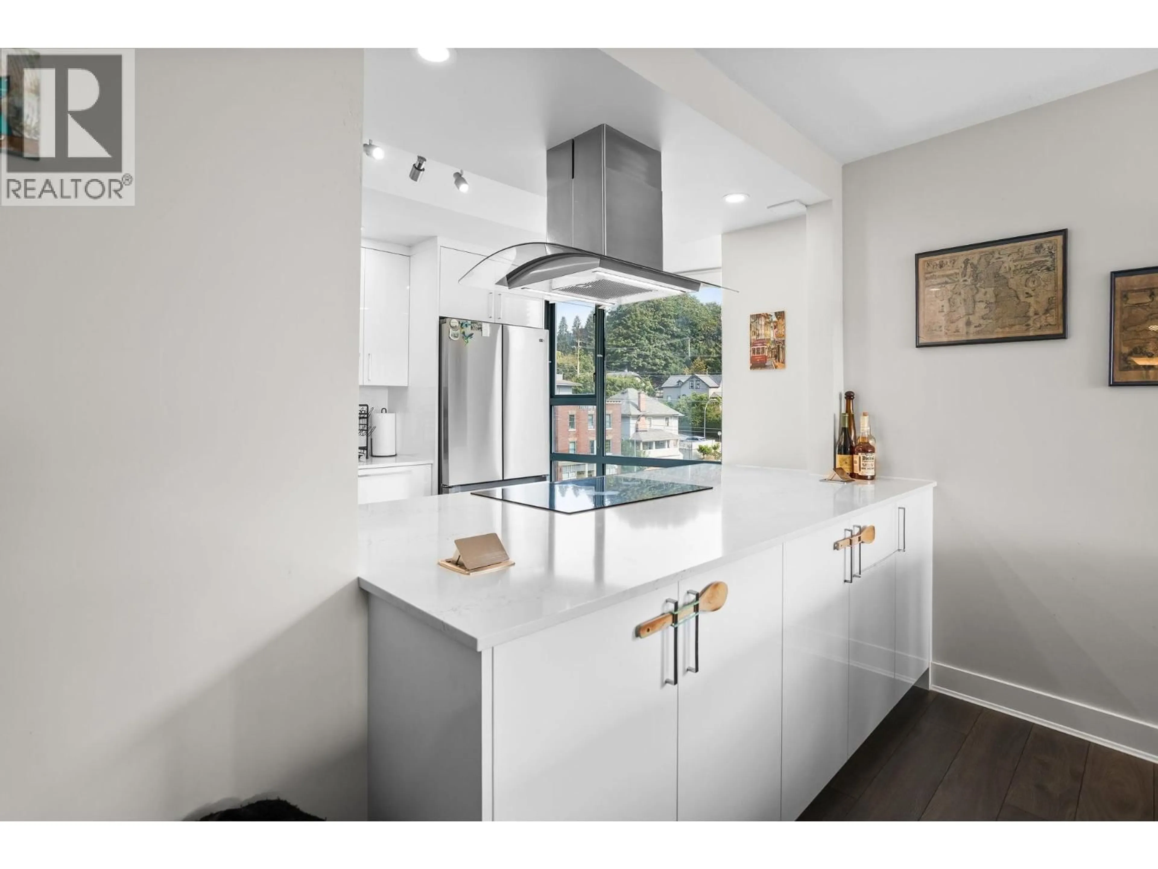 Contemporary kitchen, ceramic/tile floor for 601 - 98 TENTH STREET, New Westminster British Columbia V3M6L8