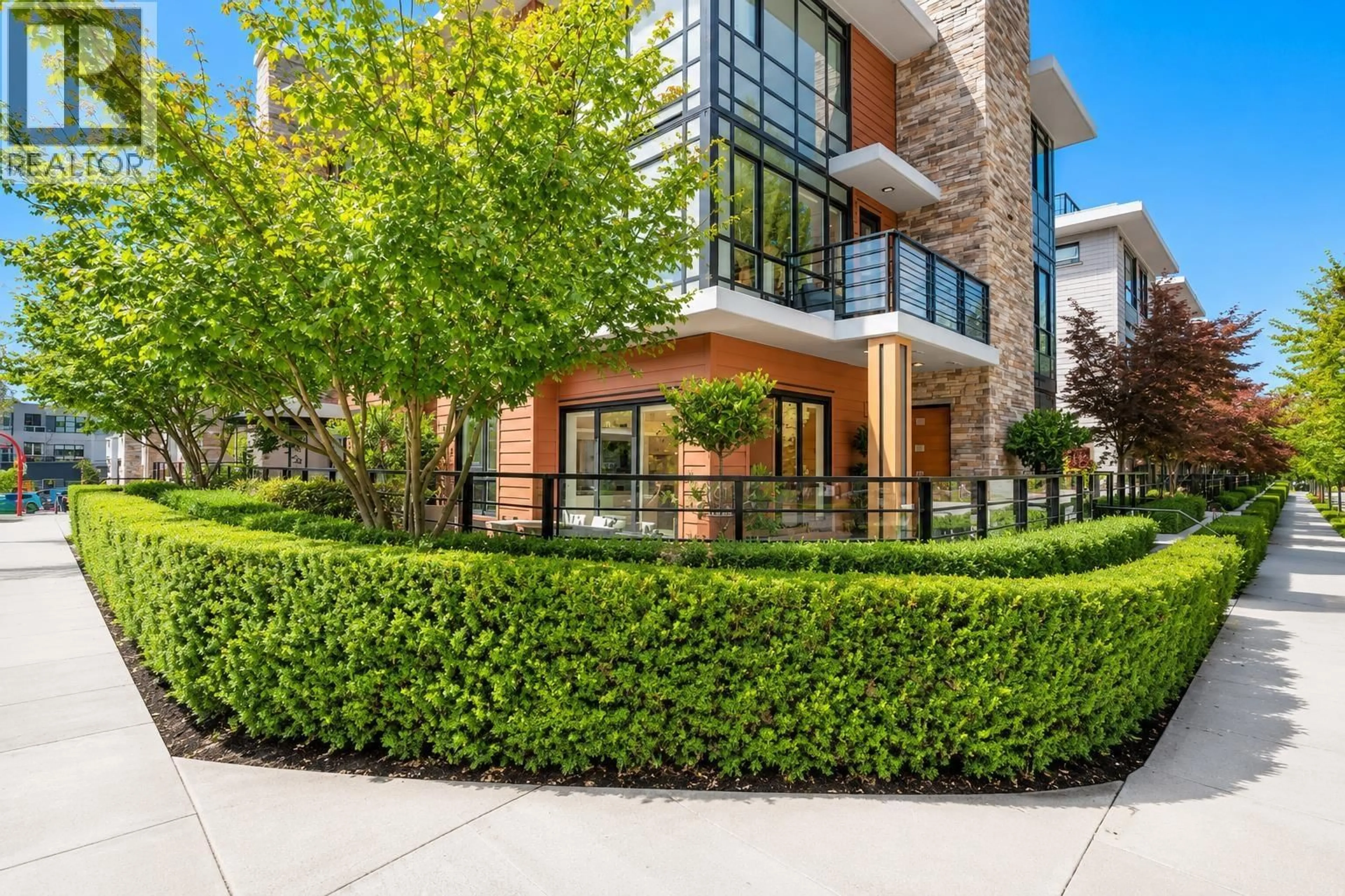 Patio, building for 102 - 1055 RIDGEWOOD DRIVE, North Vancouver British Columbia V7R0A6