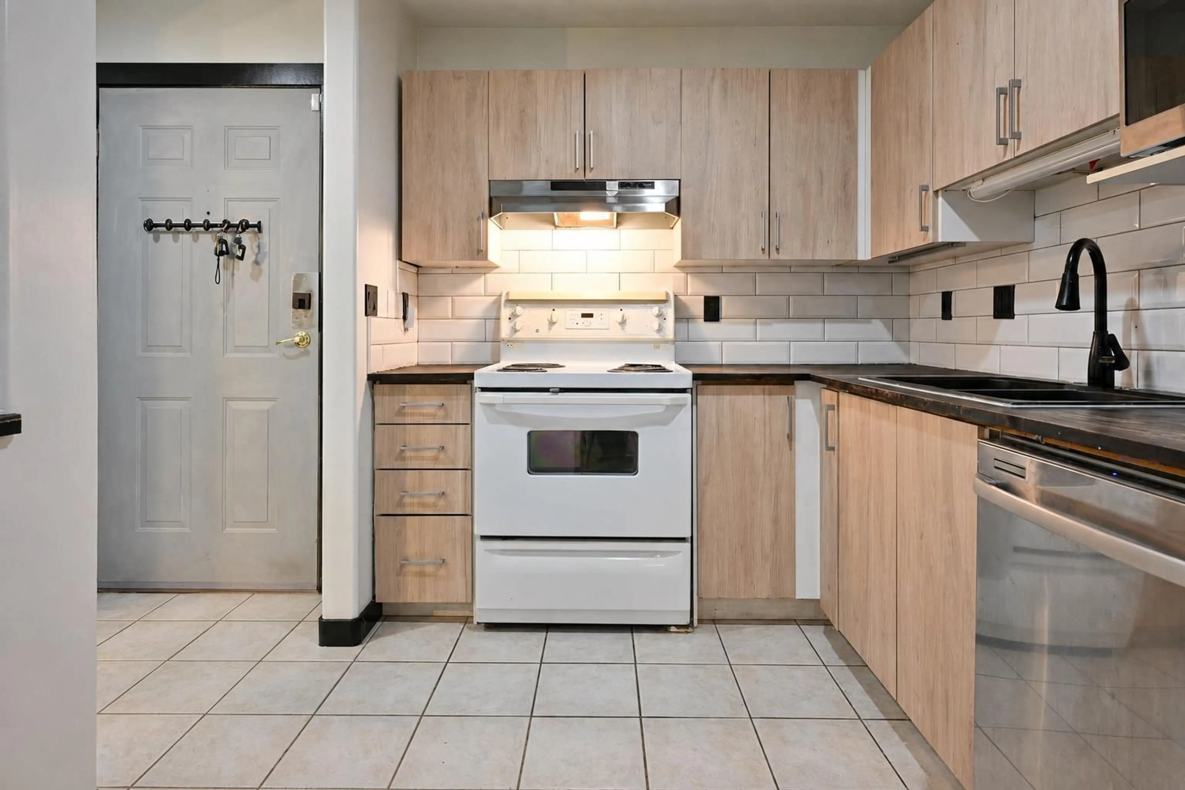 Standard kitchen, ceramic/tile floor for 108 - 20189 54 AVENUE, Langley British Columbia V3A3W2