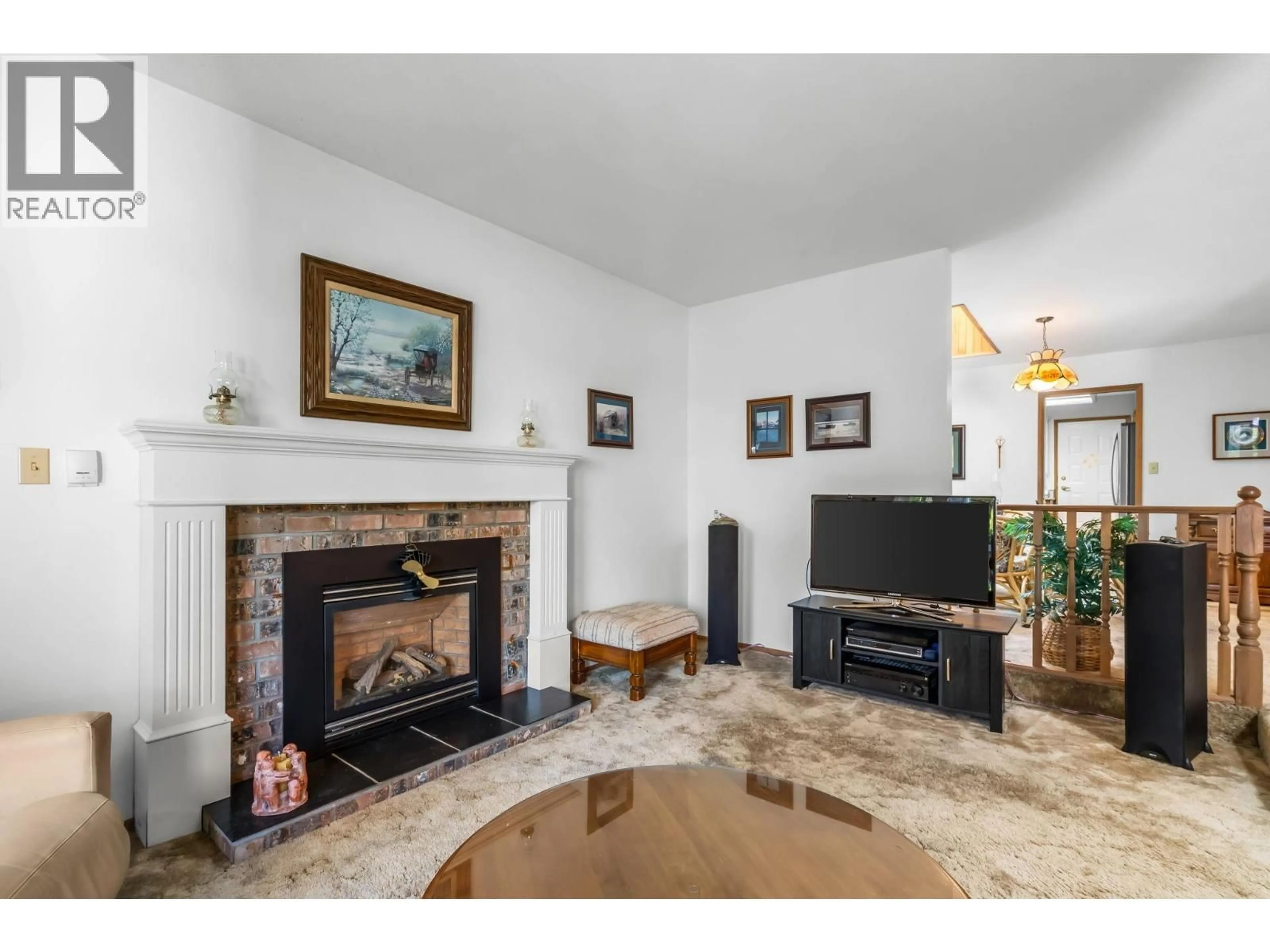 Living room with furniture, unknown for 23410 NIGHTINGALE AVENUE, Maple Ridge British Columbia V2X9C8