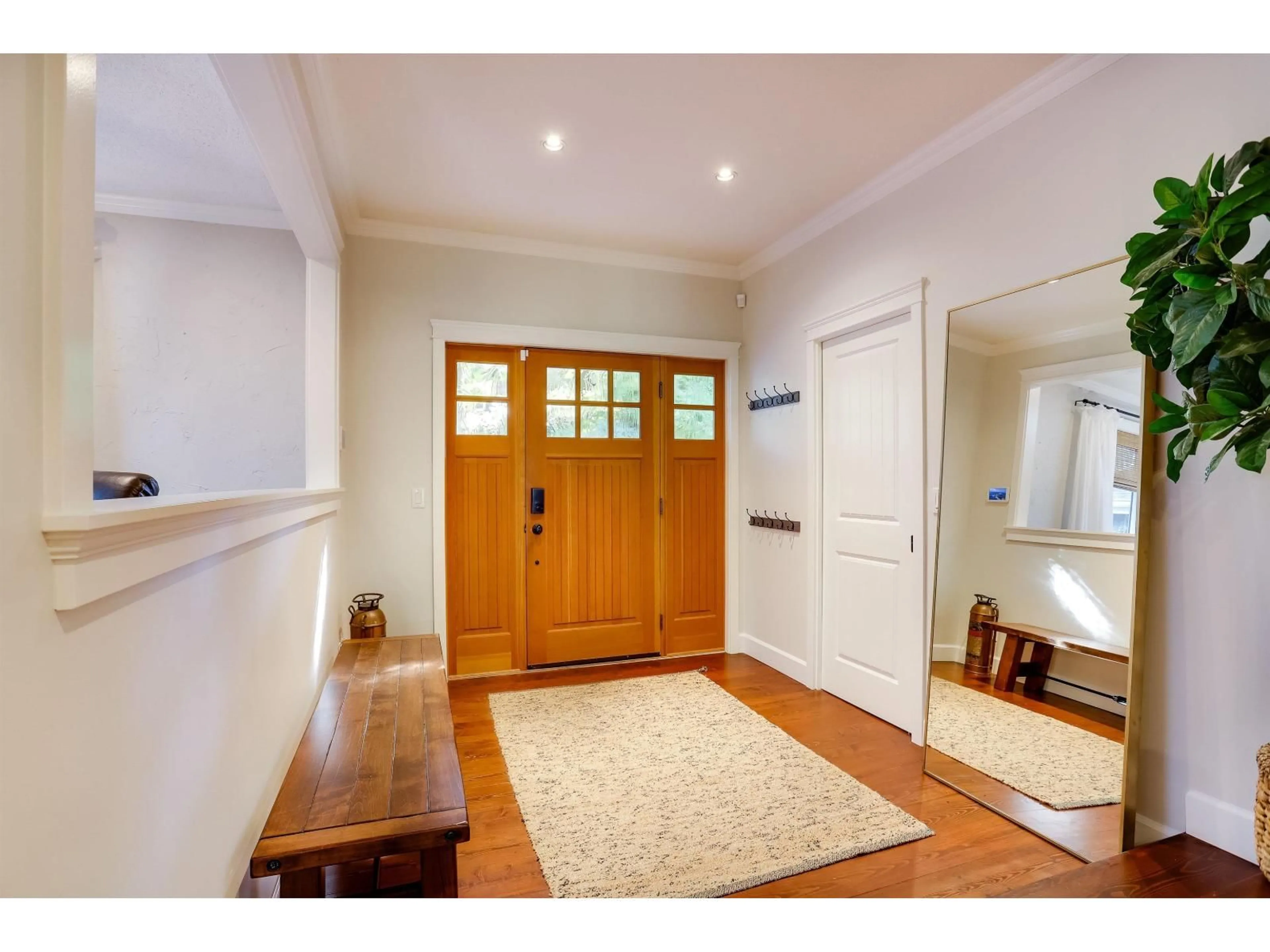 Indoor entryway for 14084 GREENCREST DRIVE, Surrey British Columbia V4P1L6