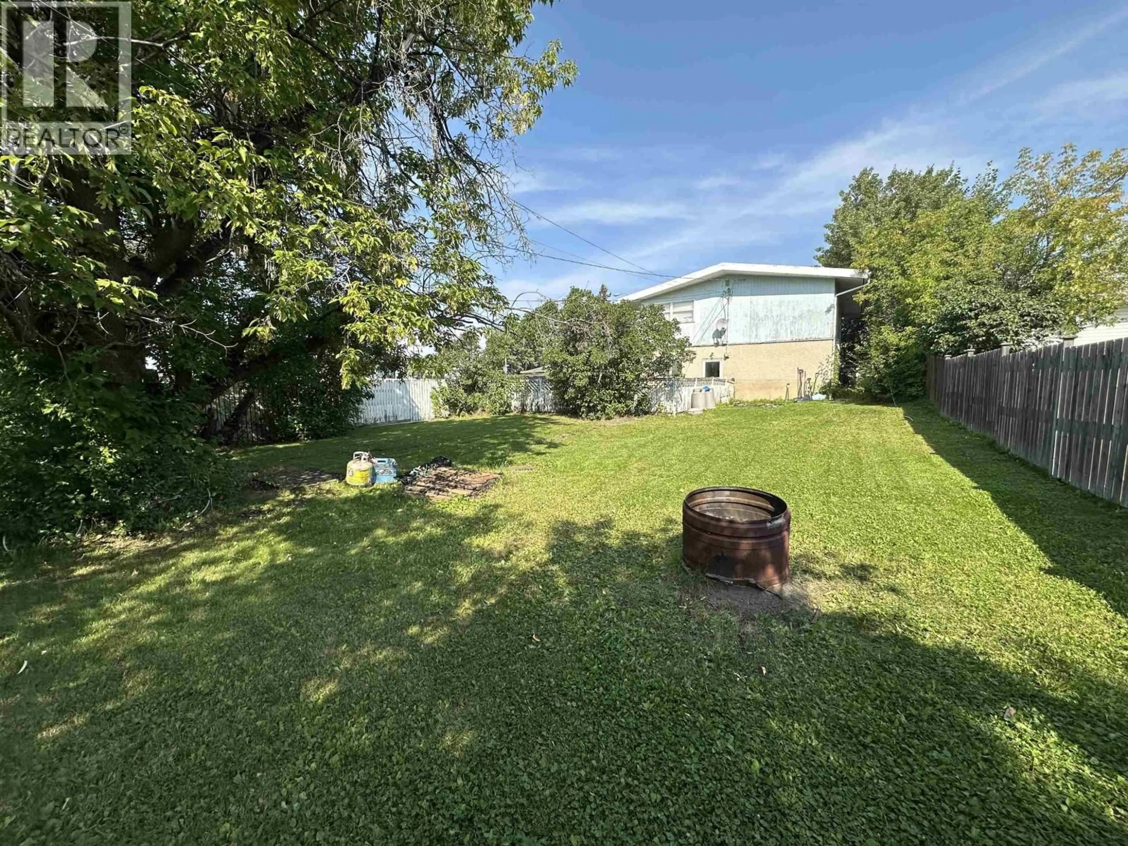 A pic from outside/outdoor area/front of a property/back of a property/a pic from drone, unknown for 9319 98A AVENUE, Fort St. John British Columbia V1J1R2