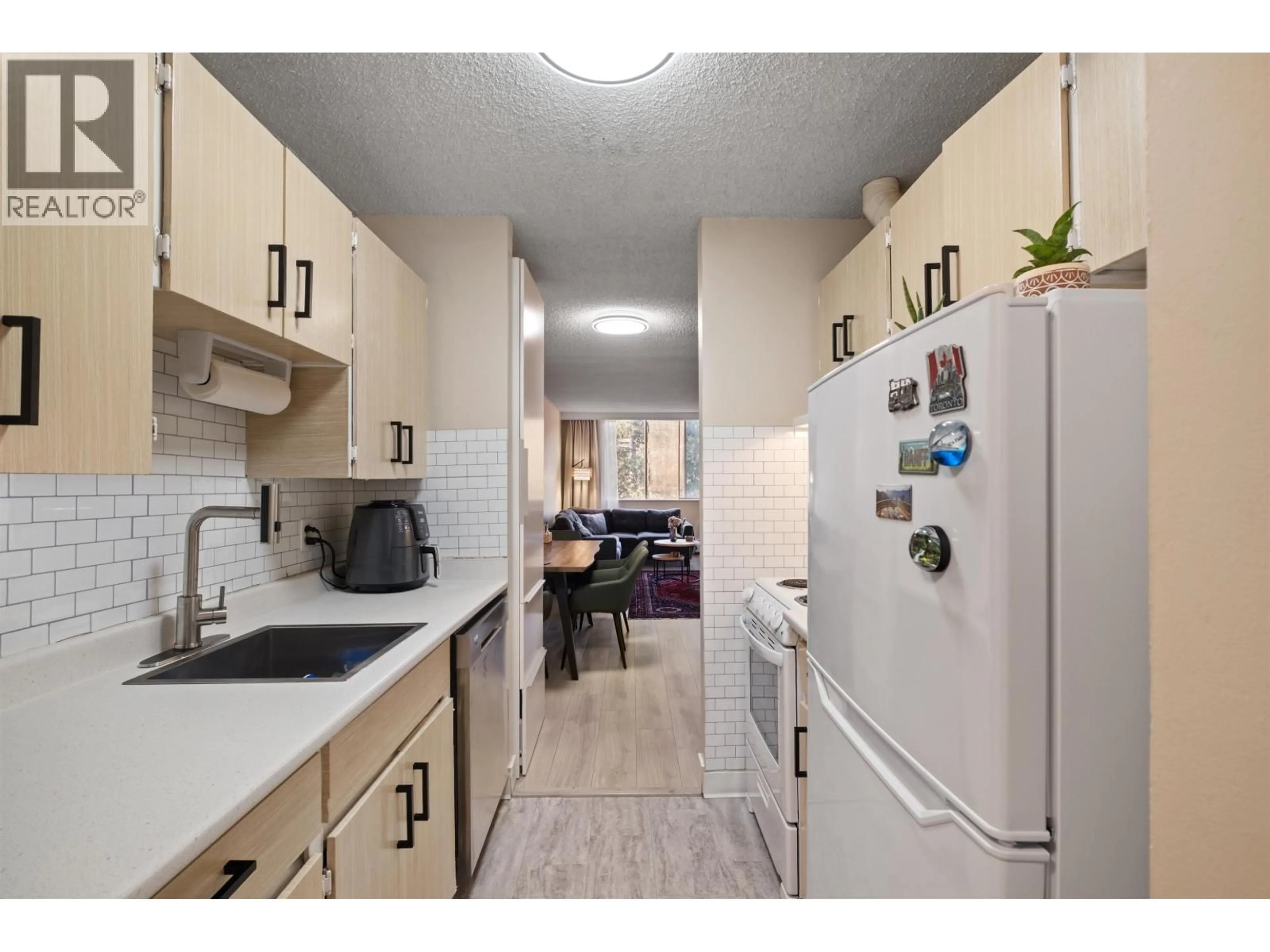 Standard kitchen, unknown for 1205 - 2012 FULLERTON AVENUE, North Vancouver British Columbia V7P3E3