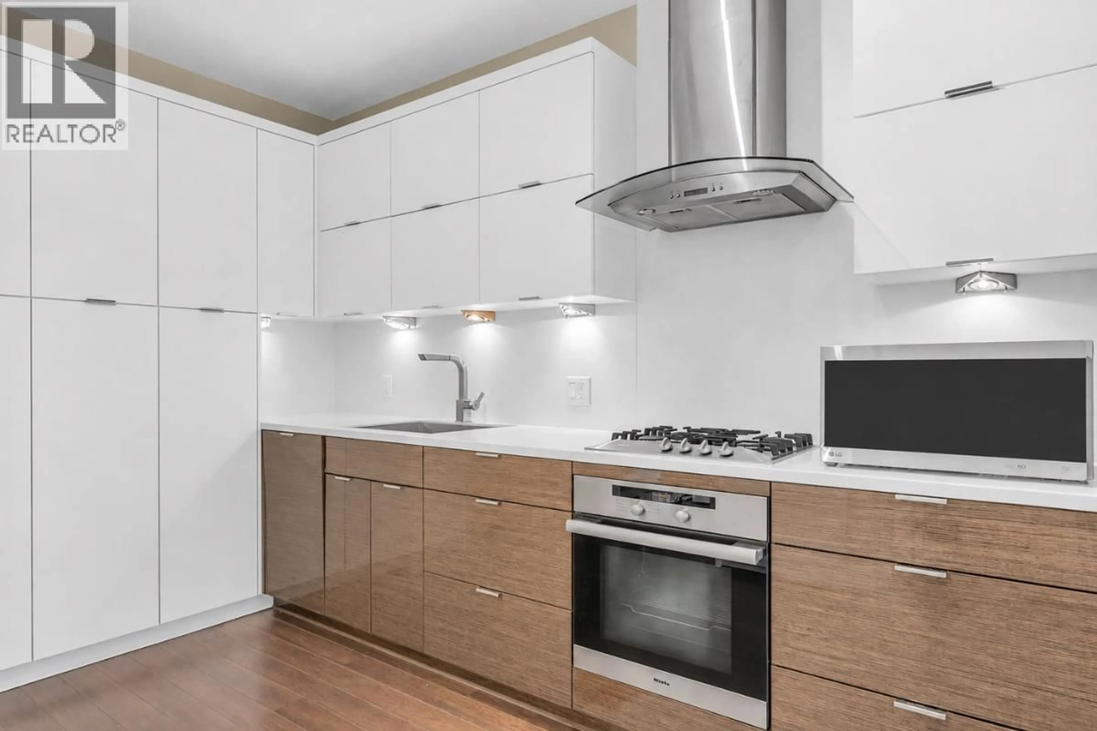 Standard kitchen, wood/laminate floor for 216 - 1777 7TH AVENUE, Vancouver British Columbia V6J0E5