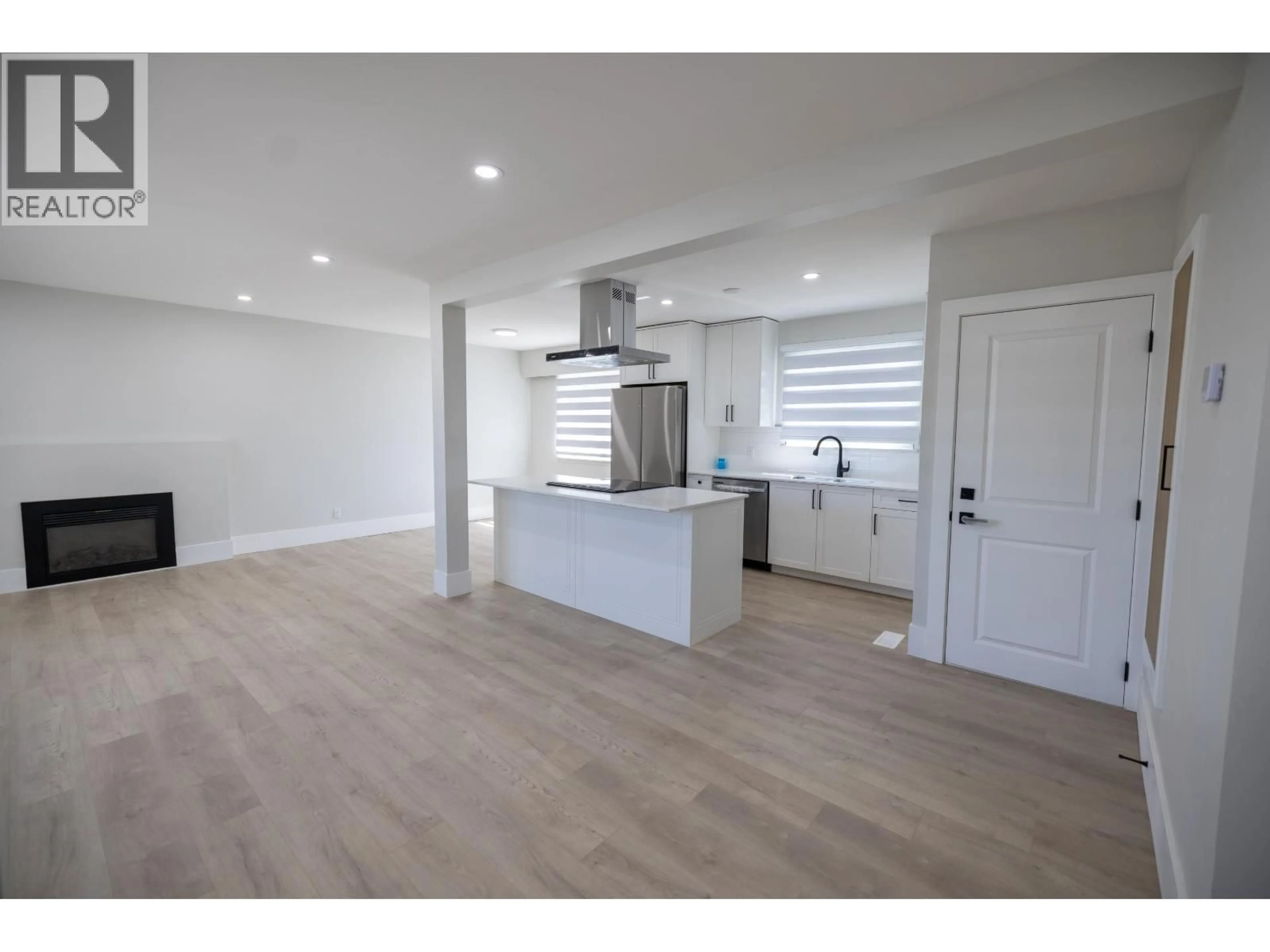 Open concept kitchen, unknown for 1558 CARNEY STREET, Prince George British Columbia V2M2L5