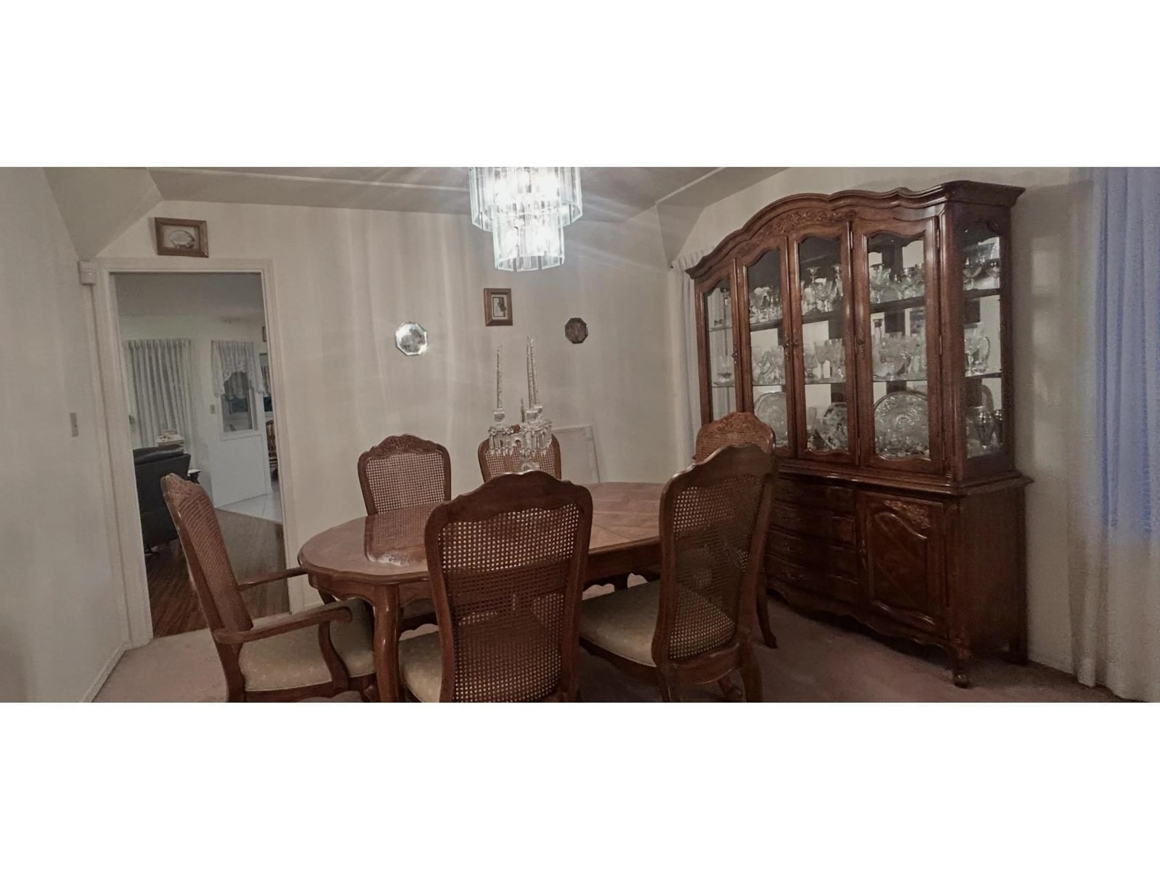 Dining room, wood/laminate floor for 14374 86A AVENUE, Surrey British Columbia V3W0K4