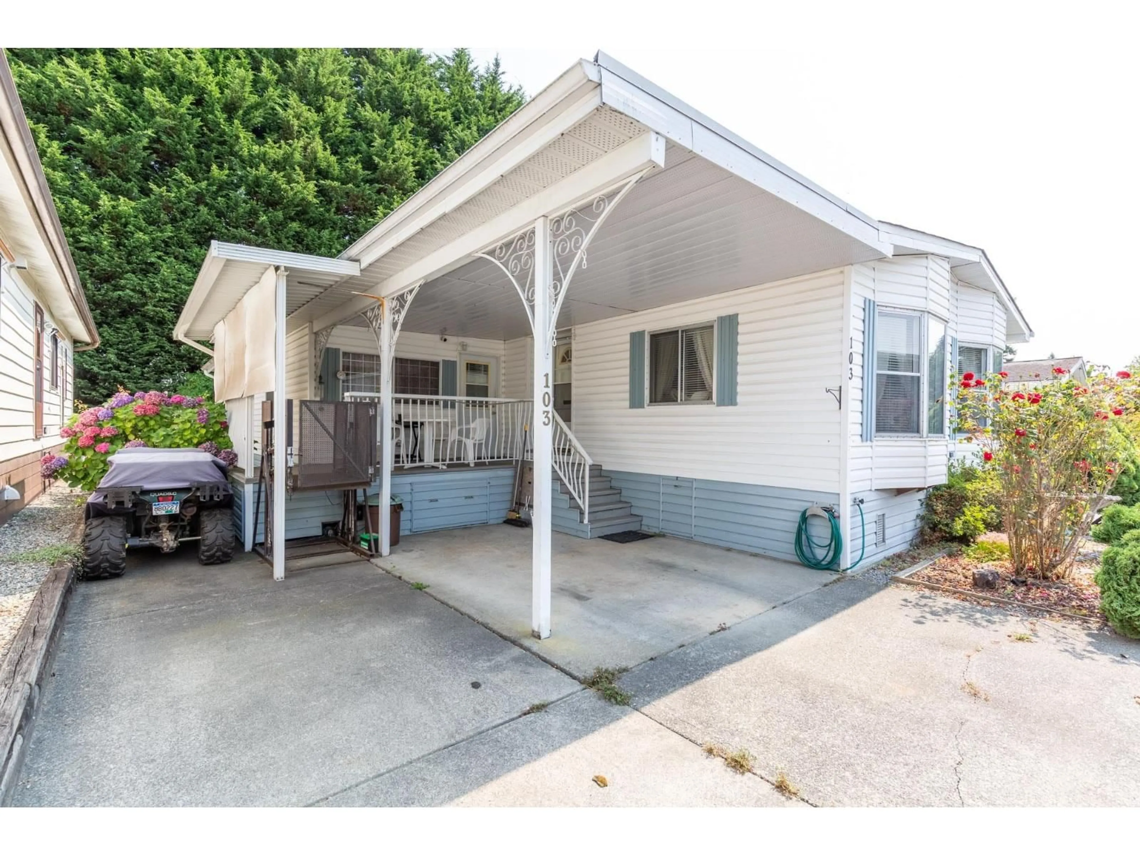 Indoor garage for 103 - 2062 KING GEORGE BOULEVARD, Surrey British Columbia V4A5A2