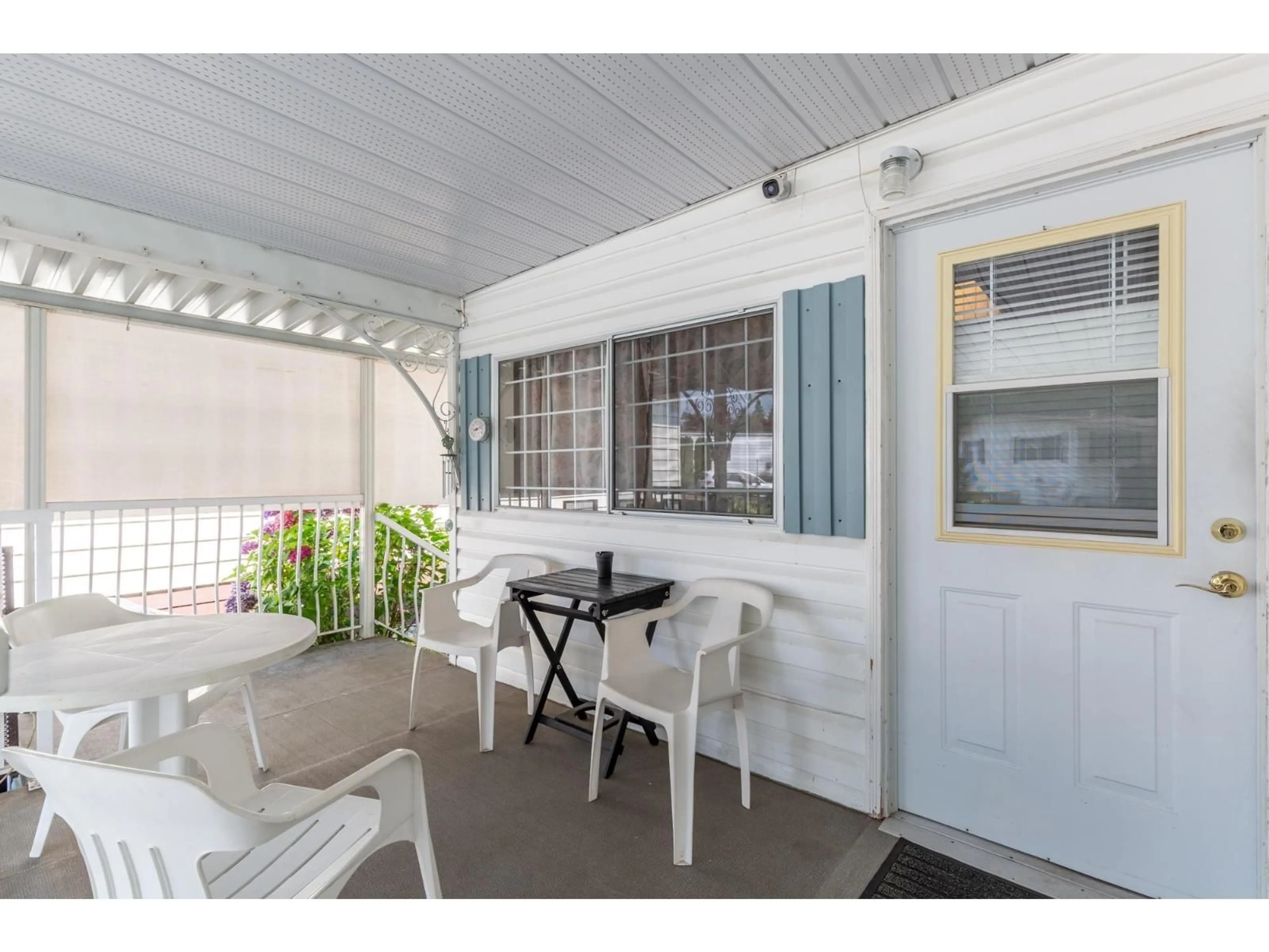 Patio, street for 103 - 2062 KING GEORGE BOULEVARD, Surrey British Columbia V4A5A2