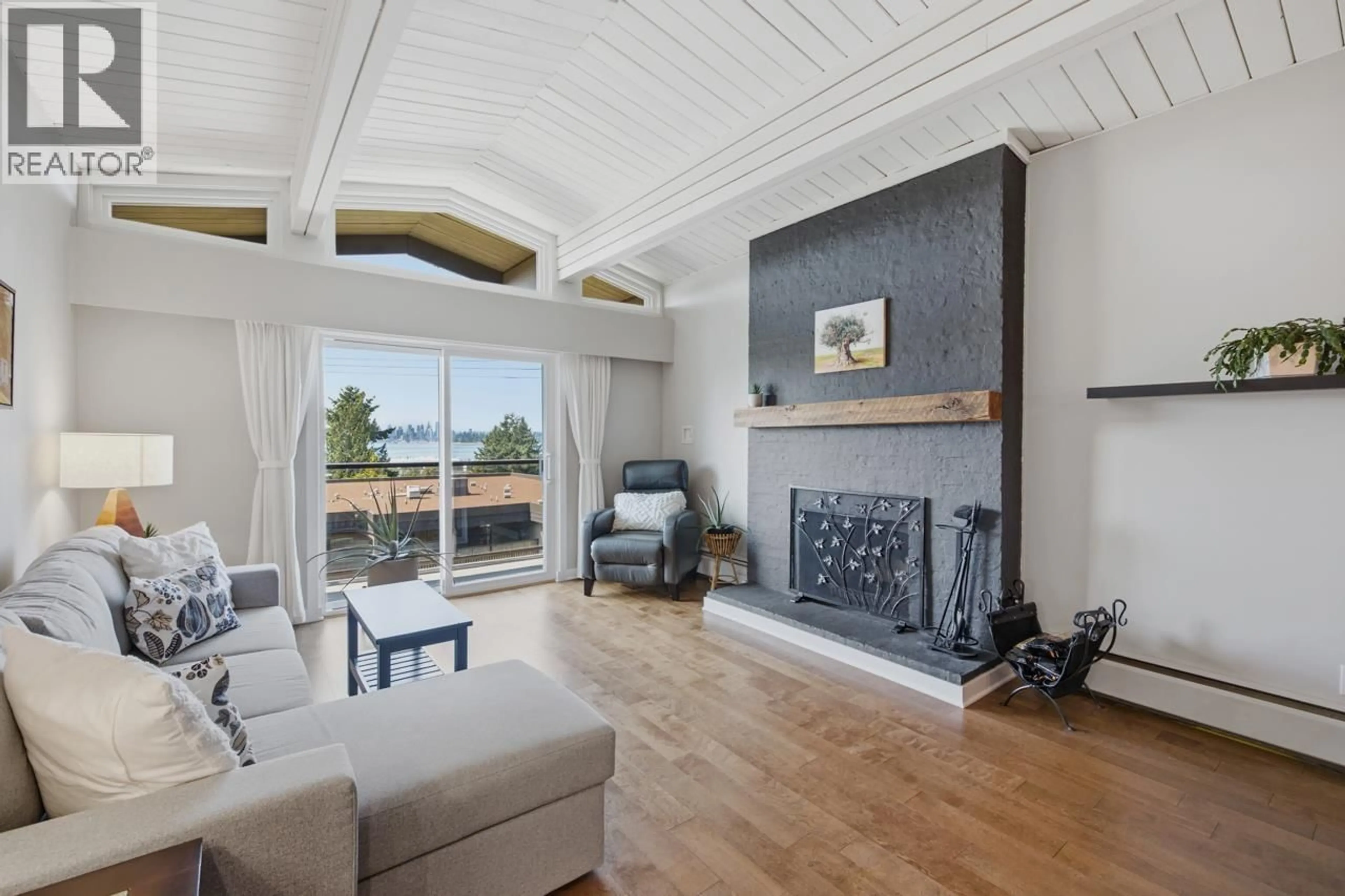 Living room with furniture, unknown for 304 - 325 3RD STREET, North Vancouver British Columbia V7M1G3