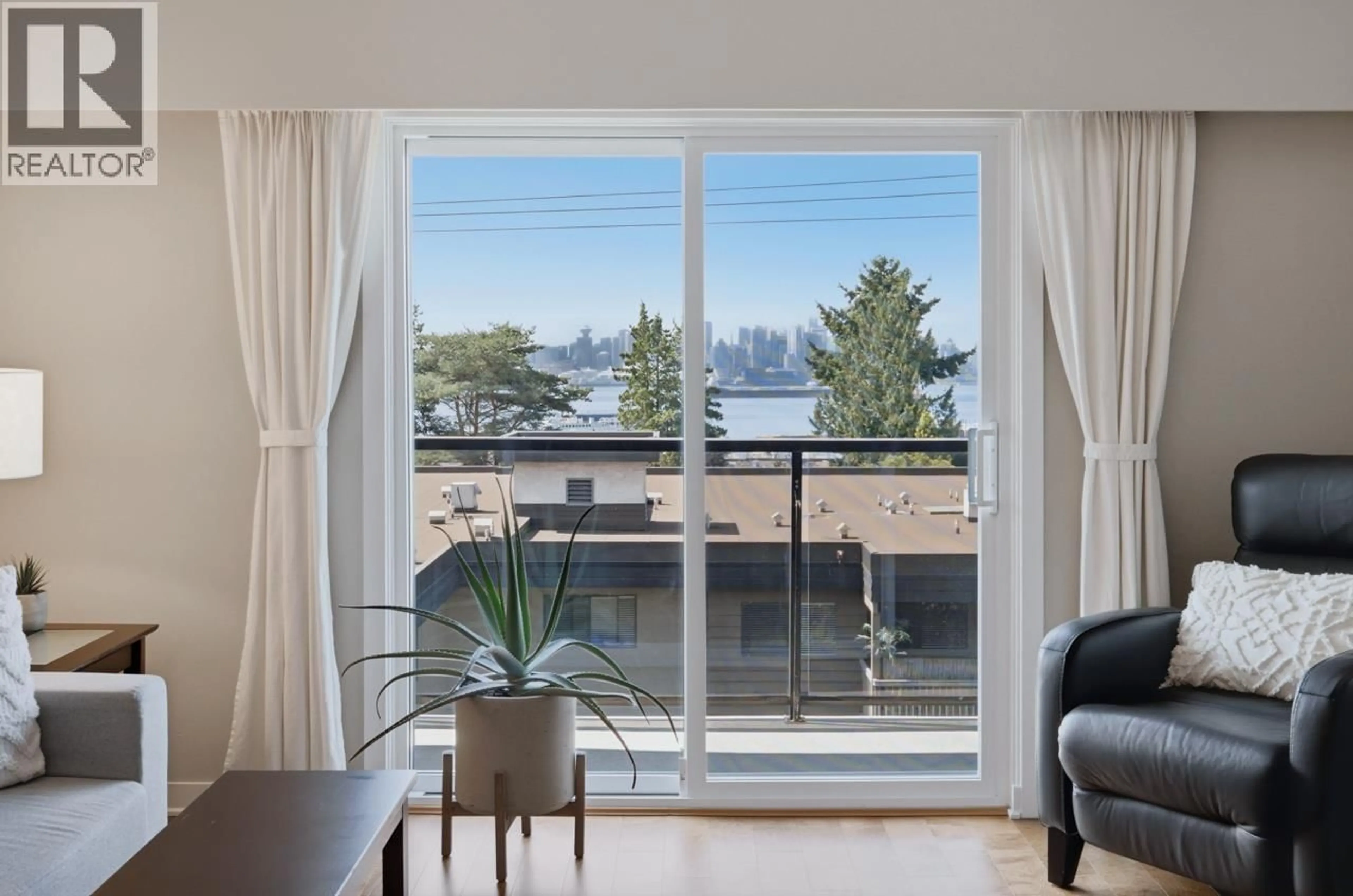 A pic of a room for 304 - 325 3RD STREET, North Vancouver British Columbia V7M1G3