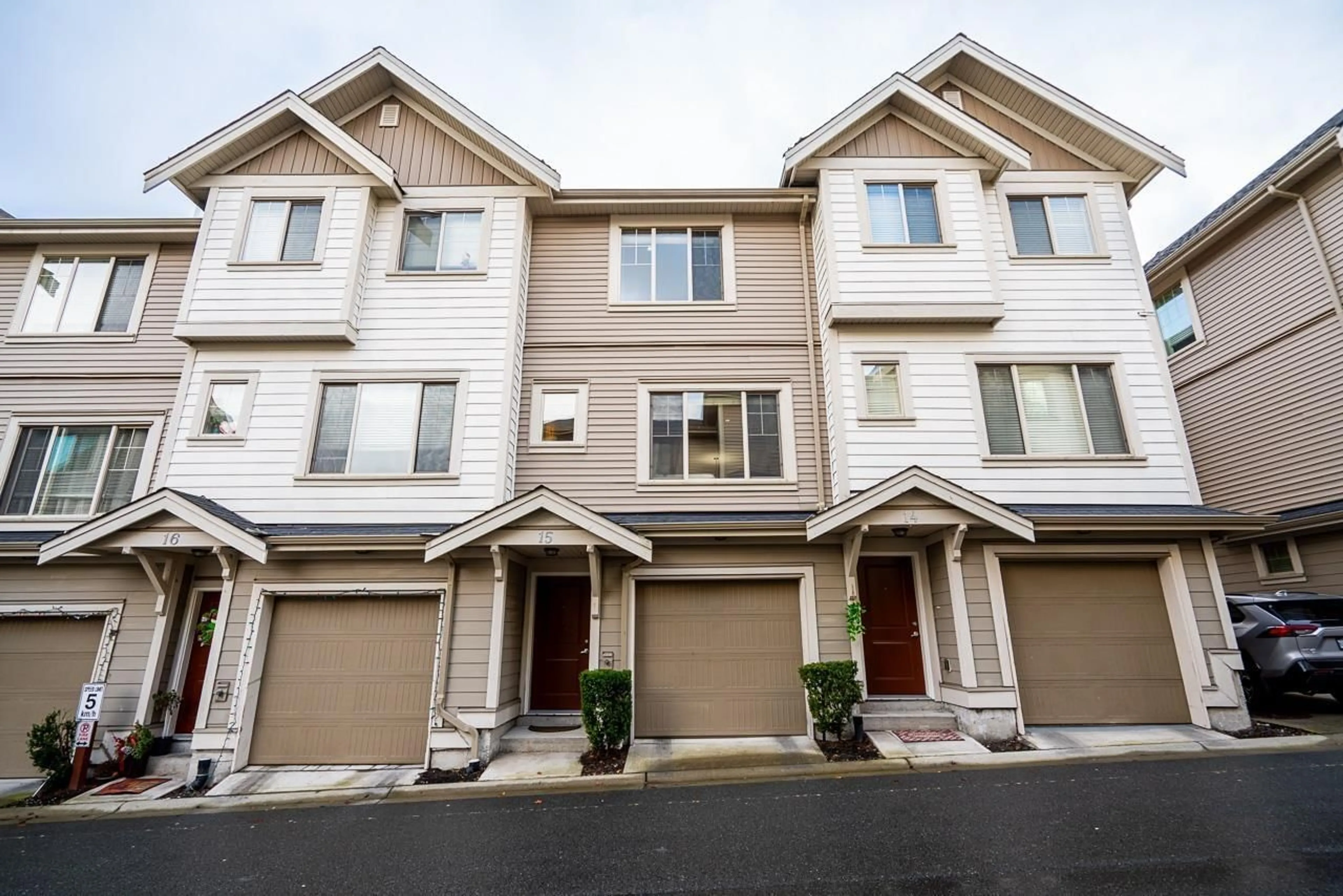Unknown for 15 - 19097 64 AVENUE, Surrey British Columbia V3S6X5
