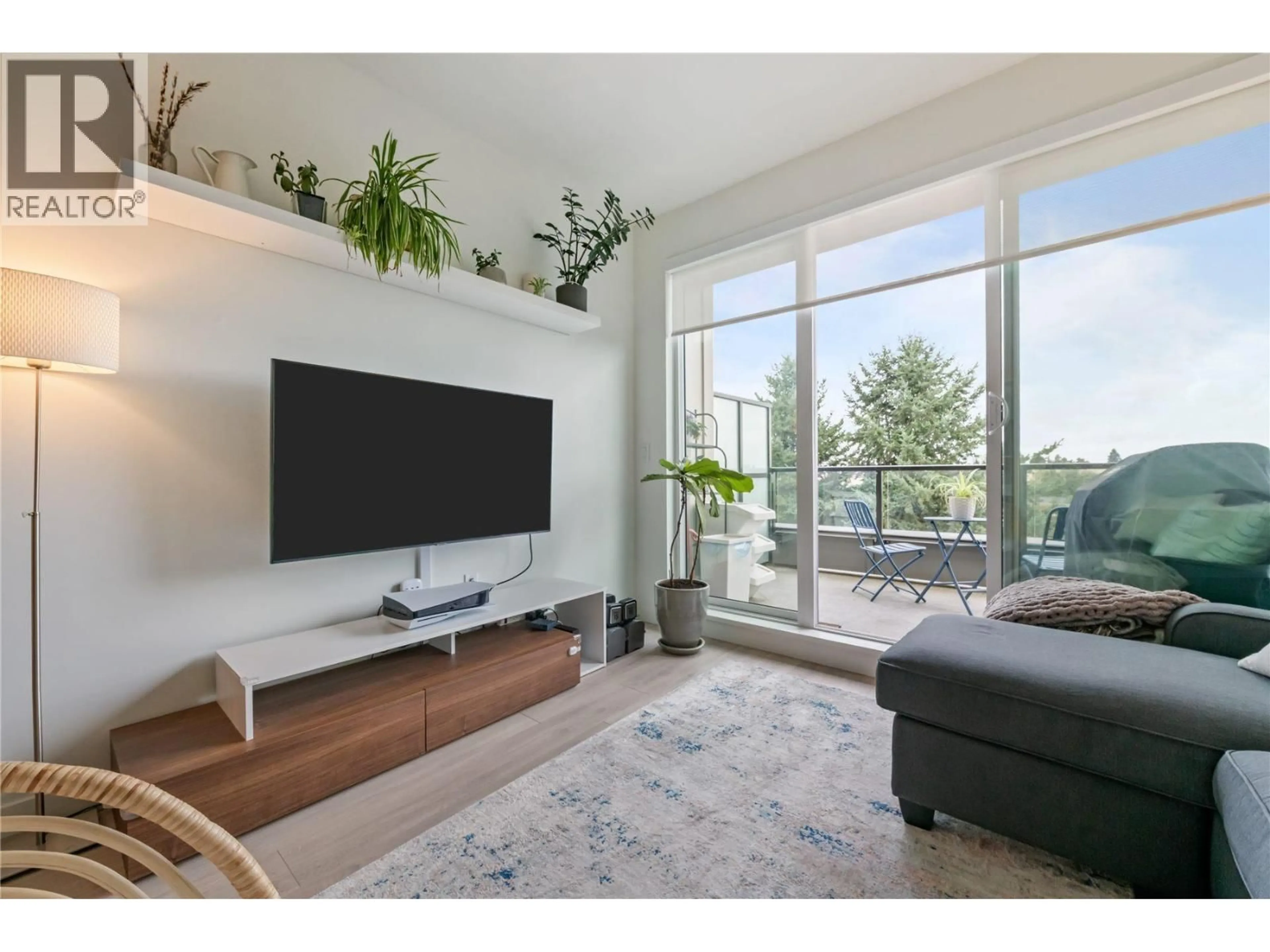 Living room with furniture, unknown for 612 - 7588 16TH STREET, Burnaby British Columbia V3N0H8
