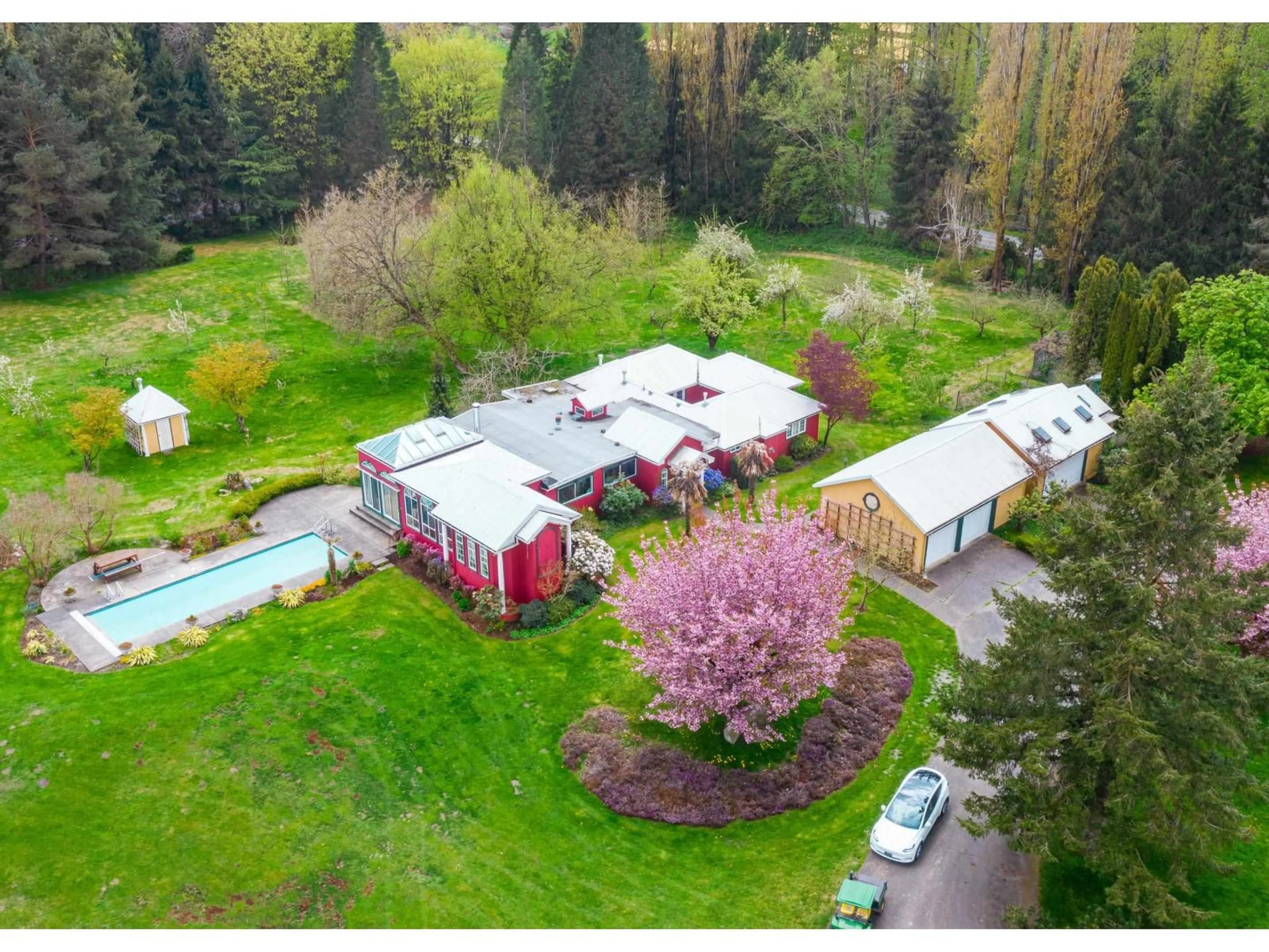 A pic from outside/outdoor area/front of a property/back of a property/a pic from drone, unknown for 462 248 STREET, Langley British Columbia V4W2H2