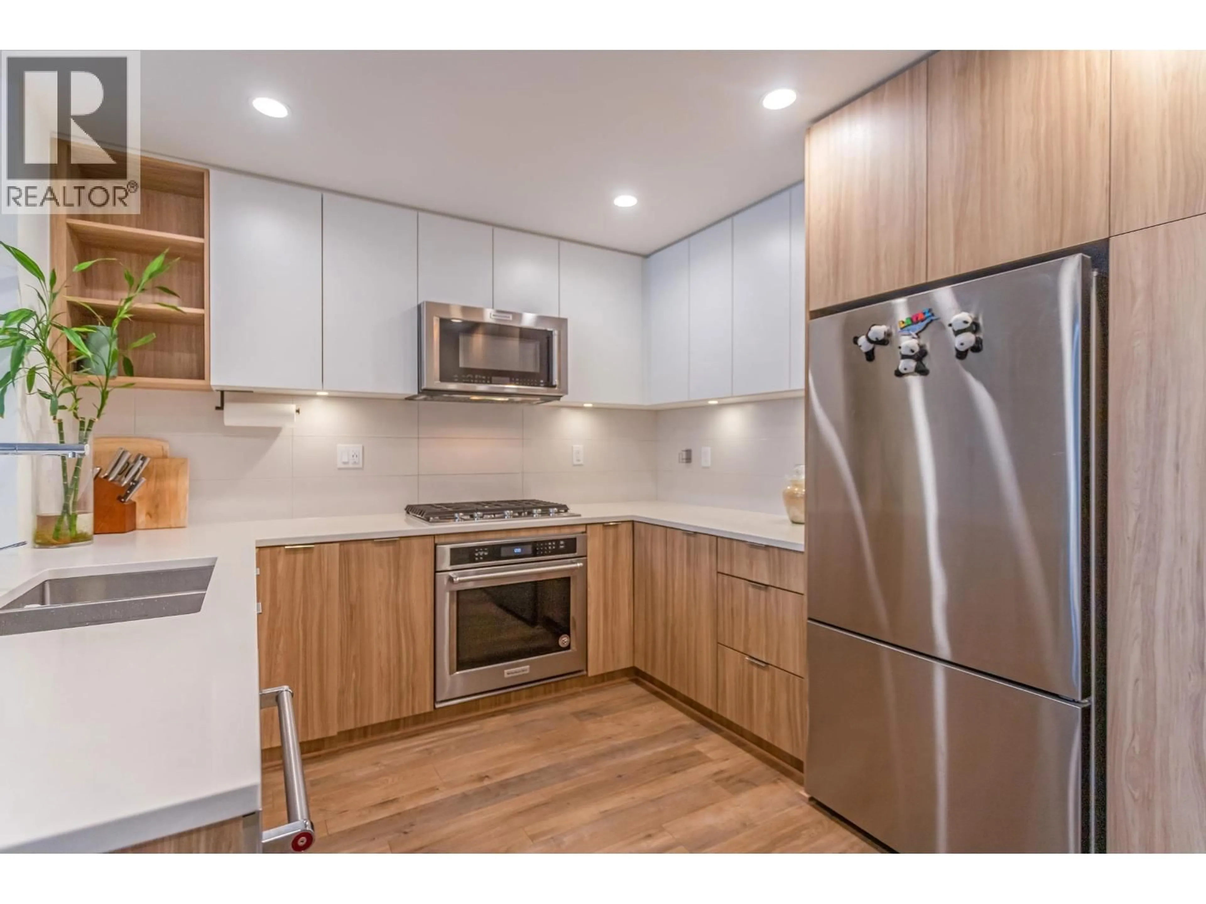 Standard kitchen, wood/laminate floor for 412 - 750 DOGWOOD STREET, Coquitlam British Columbia V3J4B7