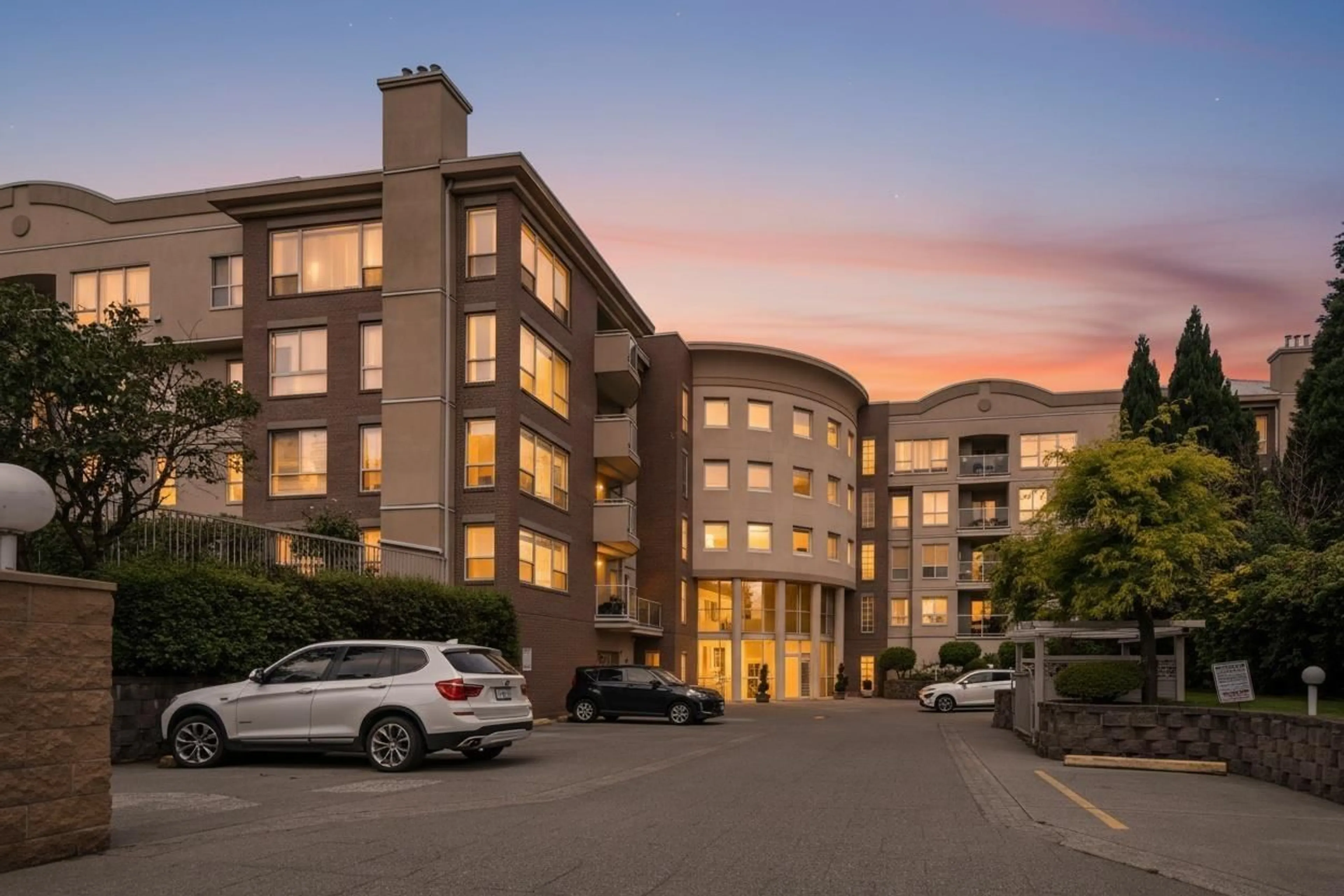 A pic from outside/outdoor area/front of a property/back of a property/a pic from drone, building for 304 - 33731 MARSHALL ROAD, Abbotsford British Columbia V2S1L5