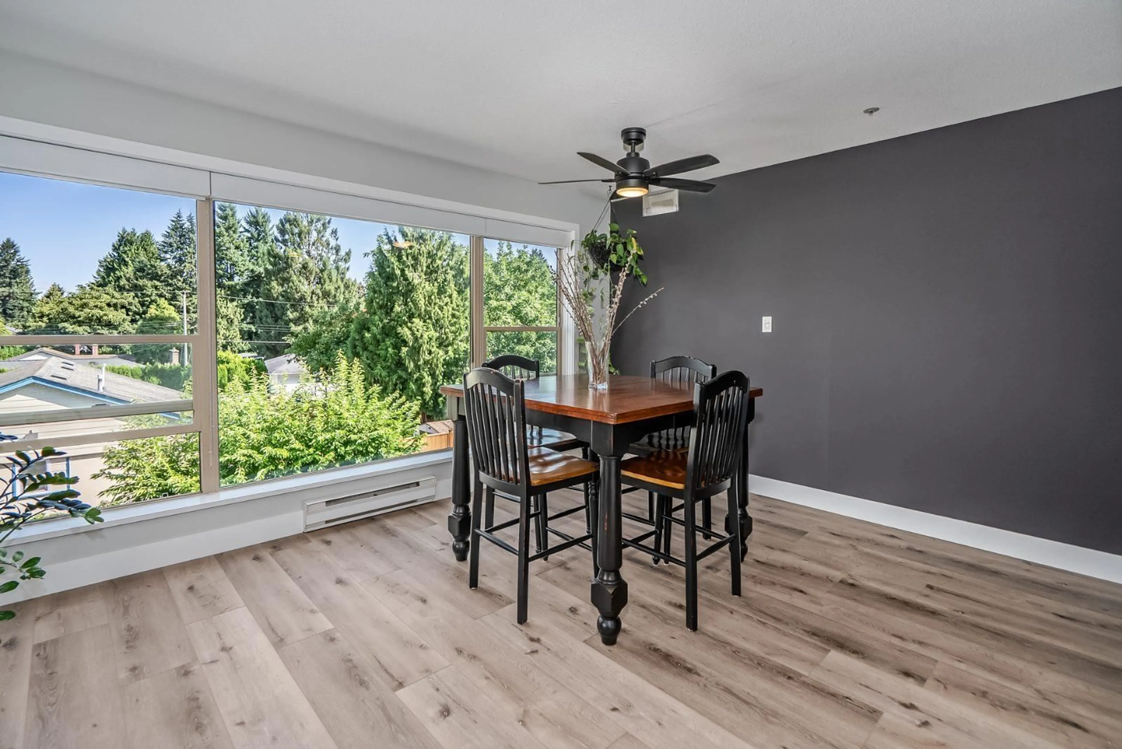 Dining room, wood/laminate floor for 304 - 33731 MARSHALL ROAD, Abbotsford British Columbia V2S1L5