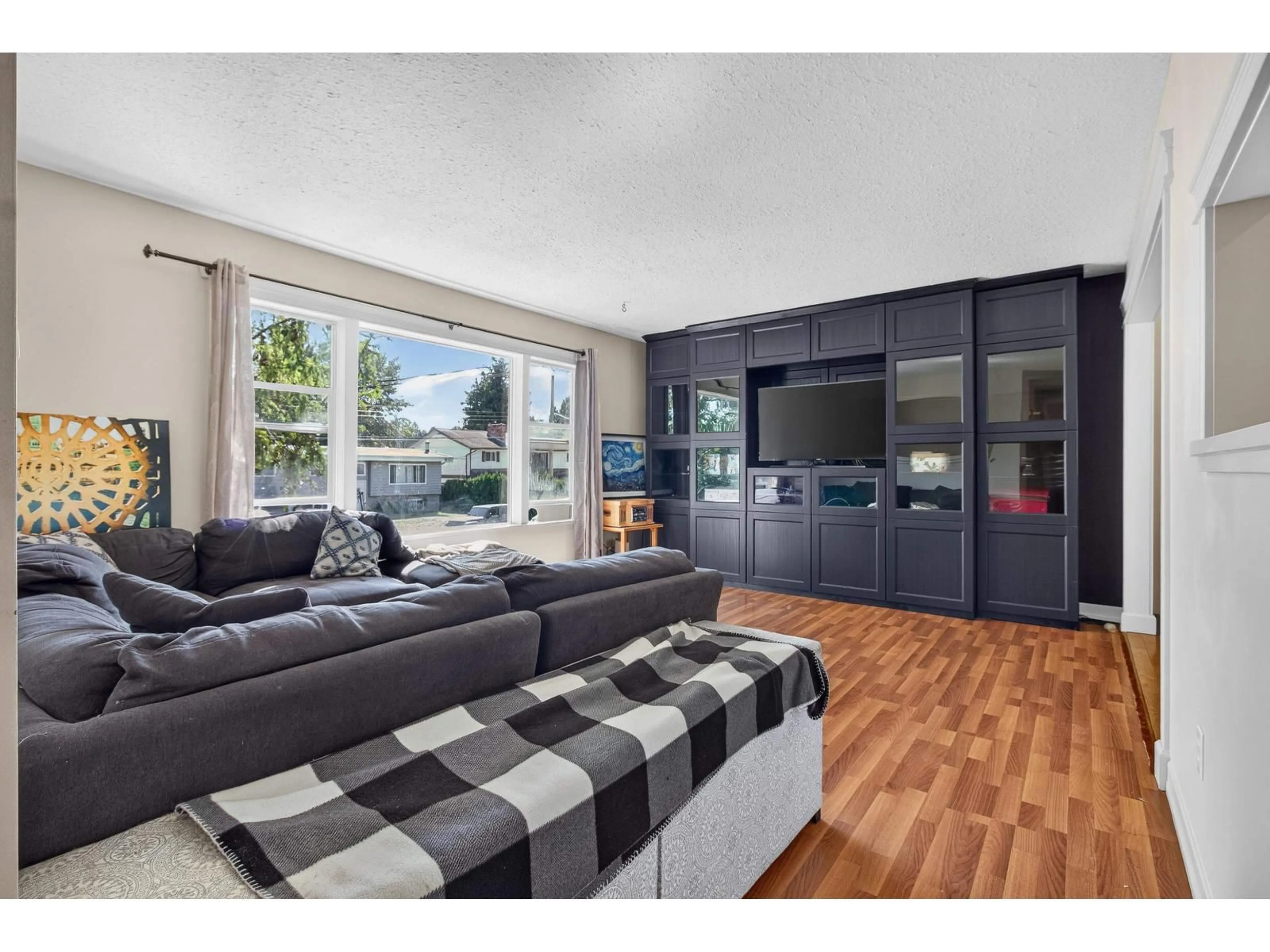 Living room with furniture, unknown for 32539 PANDORA AVENUE, Abbotsford British Columbia V2T3S7