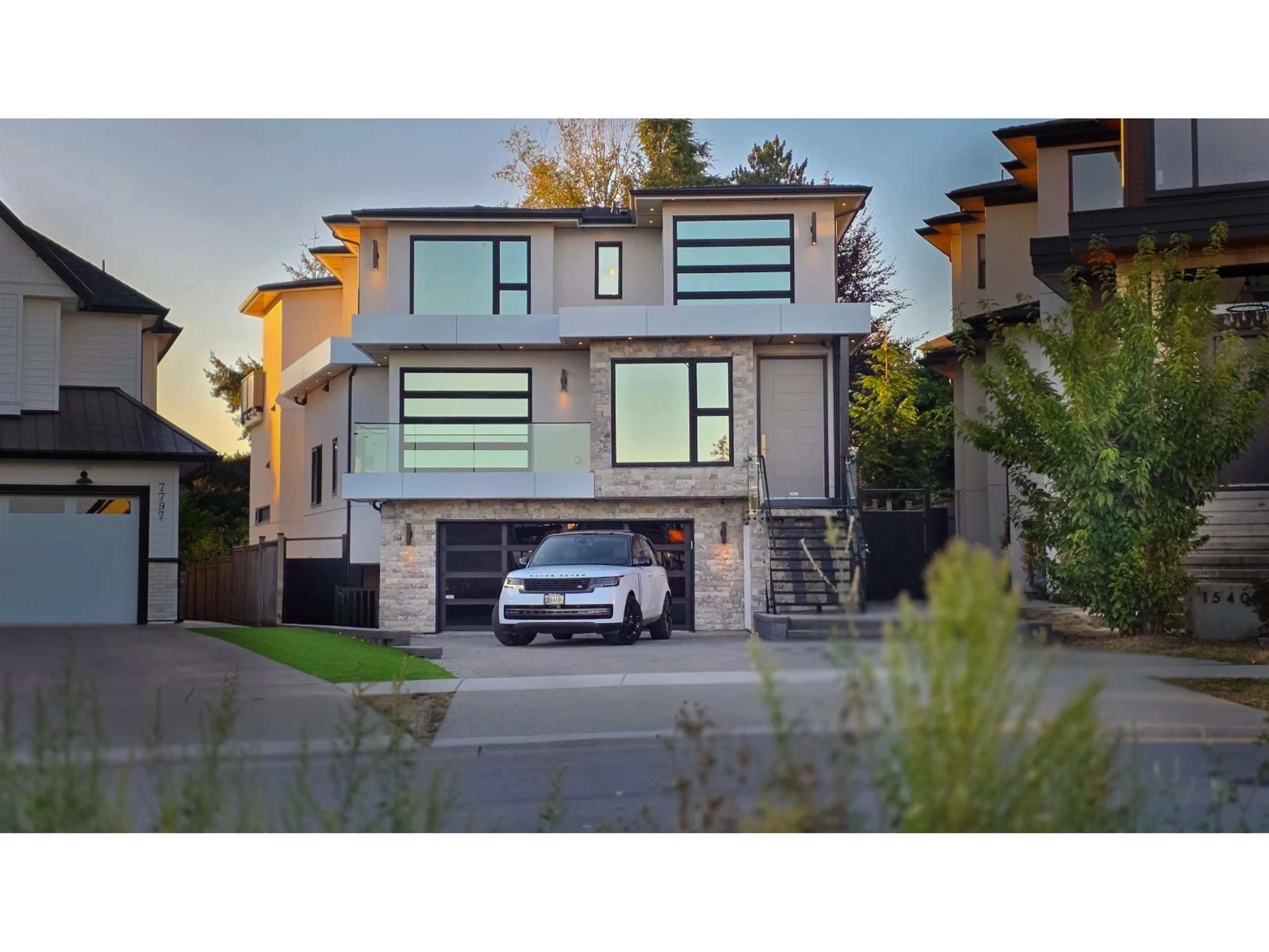 Home with vinyl exterior material, street for 15401 78 AVENUE, Surrey British Columbia V3S1C2
