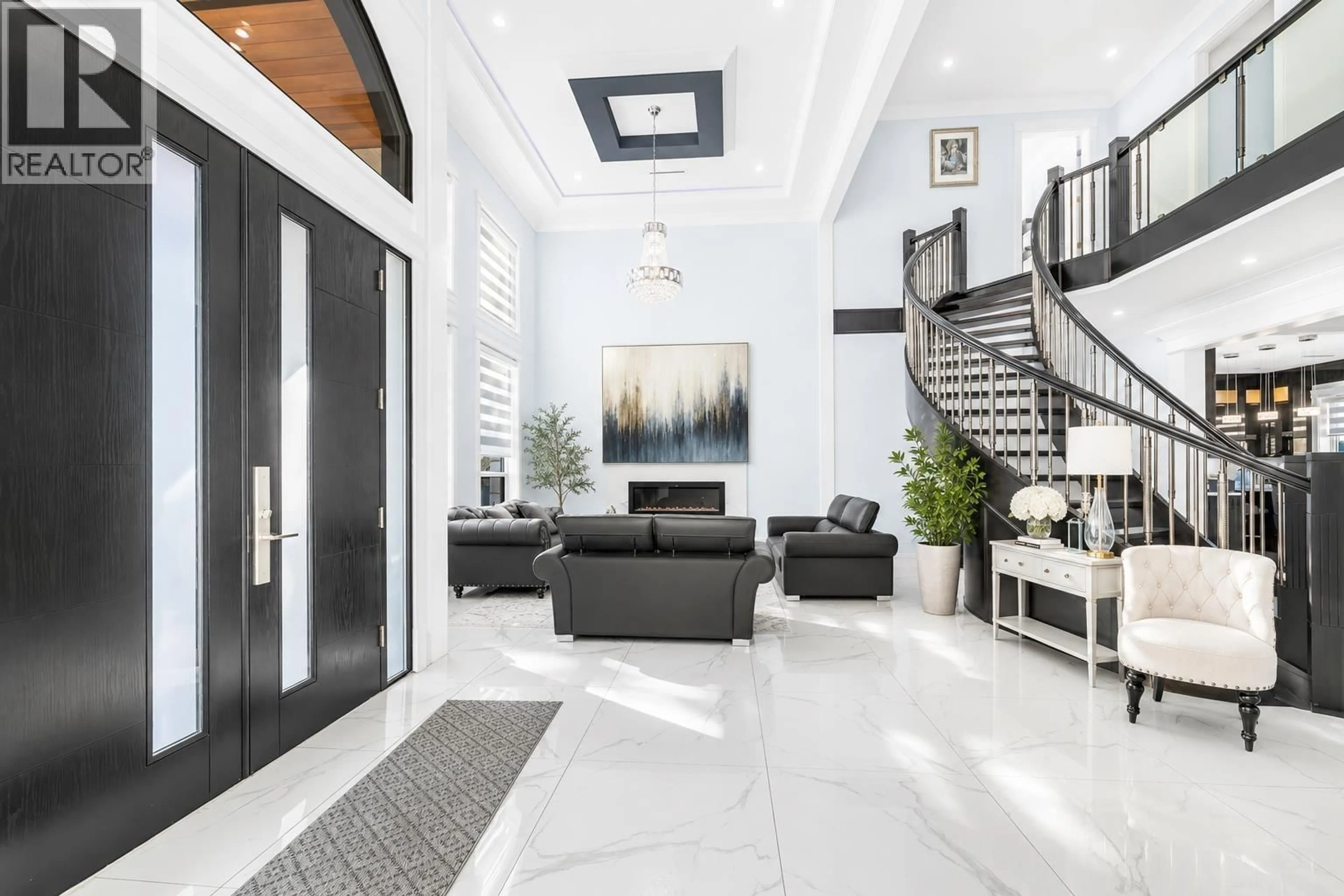 Indoor foyer for 10211 NO. 6 ROAD, Richmond British Columbia V6W1E6