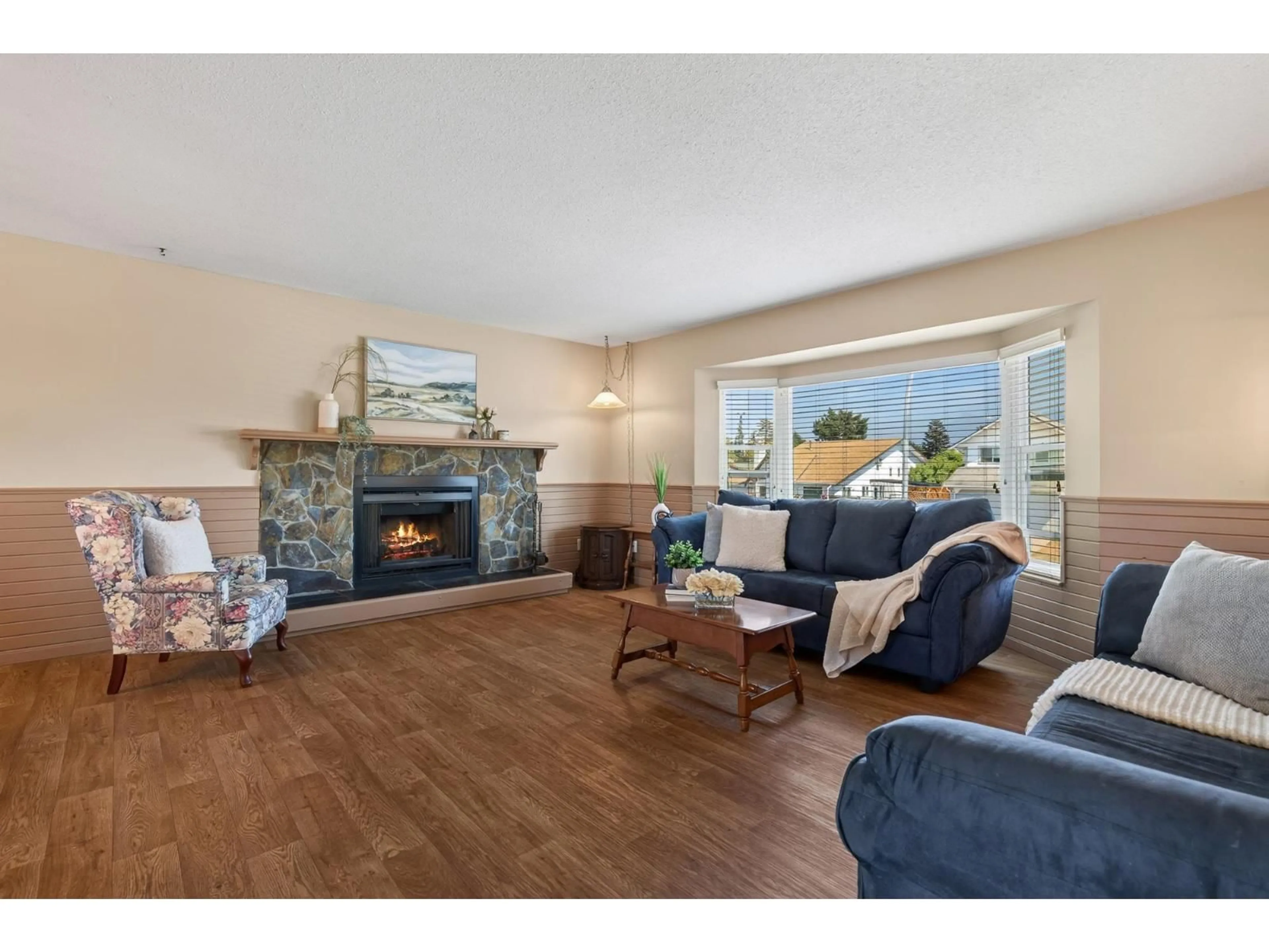 Living room with furniture, unknown for 6667 WILTSHIRE STREET, Chilliwack British Columbia V2R1P3