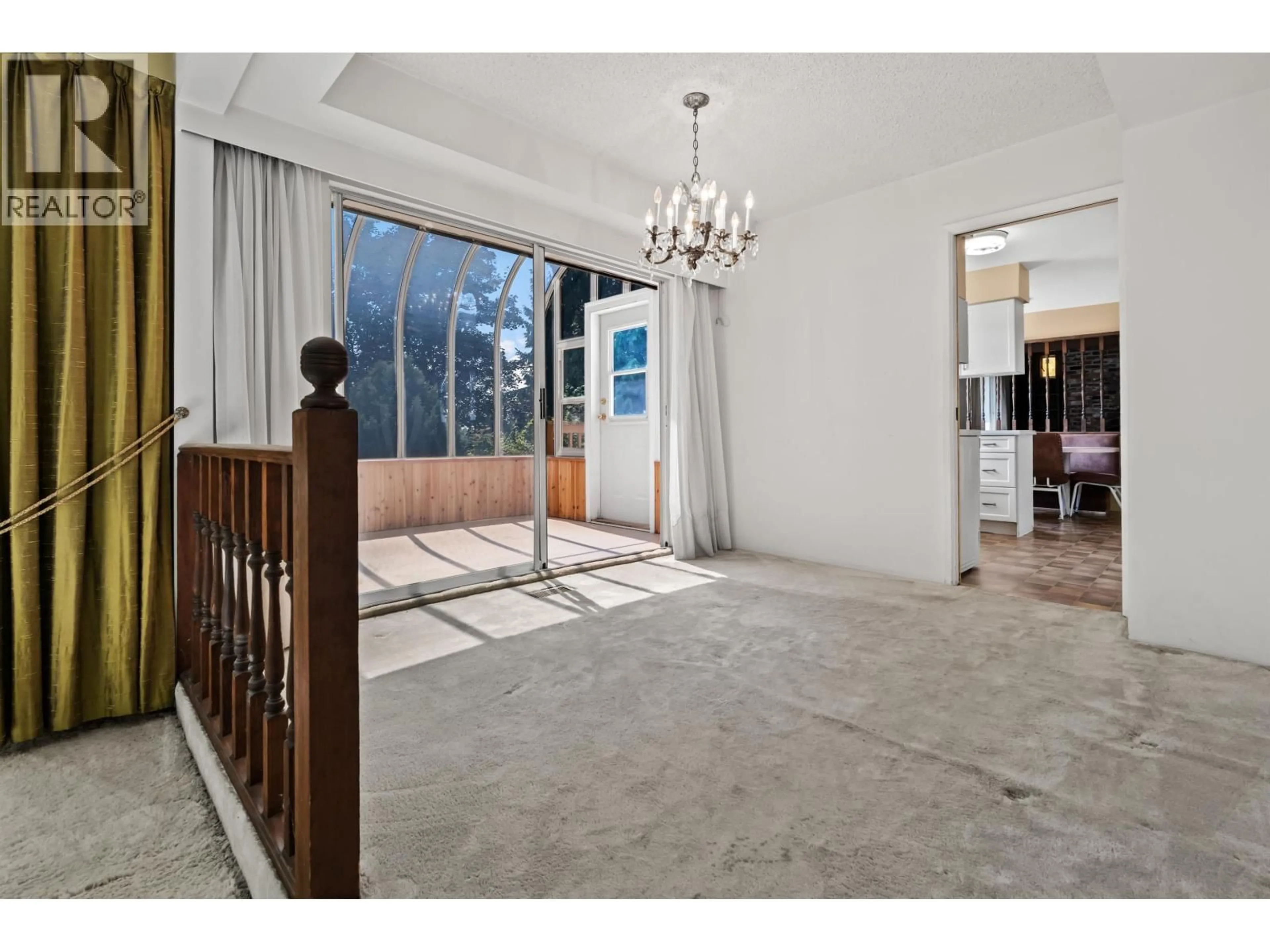 Indoor foyer for 525 BRAEMAR ROAD, North Vancouver British Columbia V7N4C4