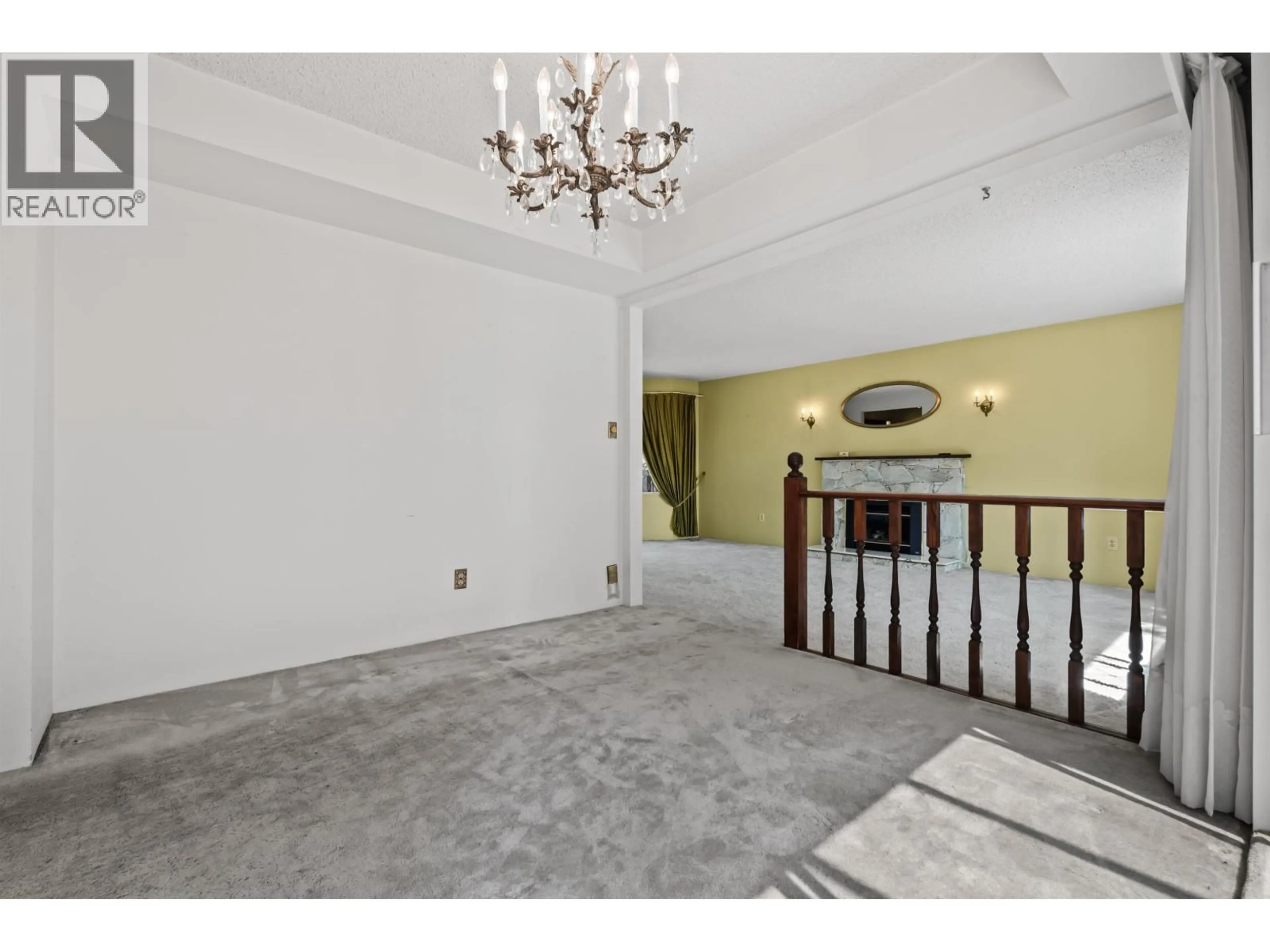 Indoor foyer for 525 BRAEMAR ROAD, North Vancouver British Columbia V7N4C4
