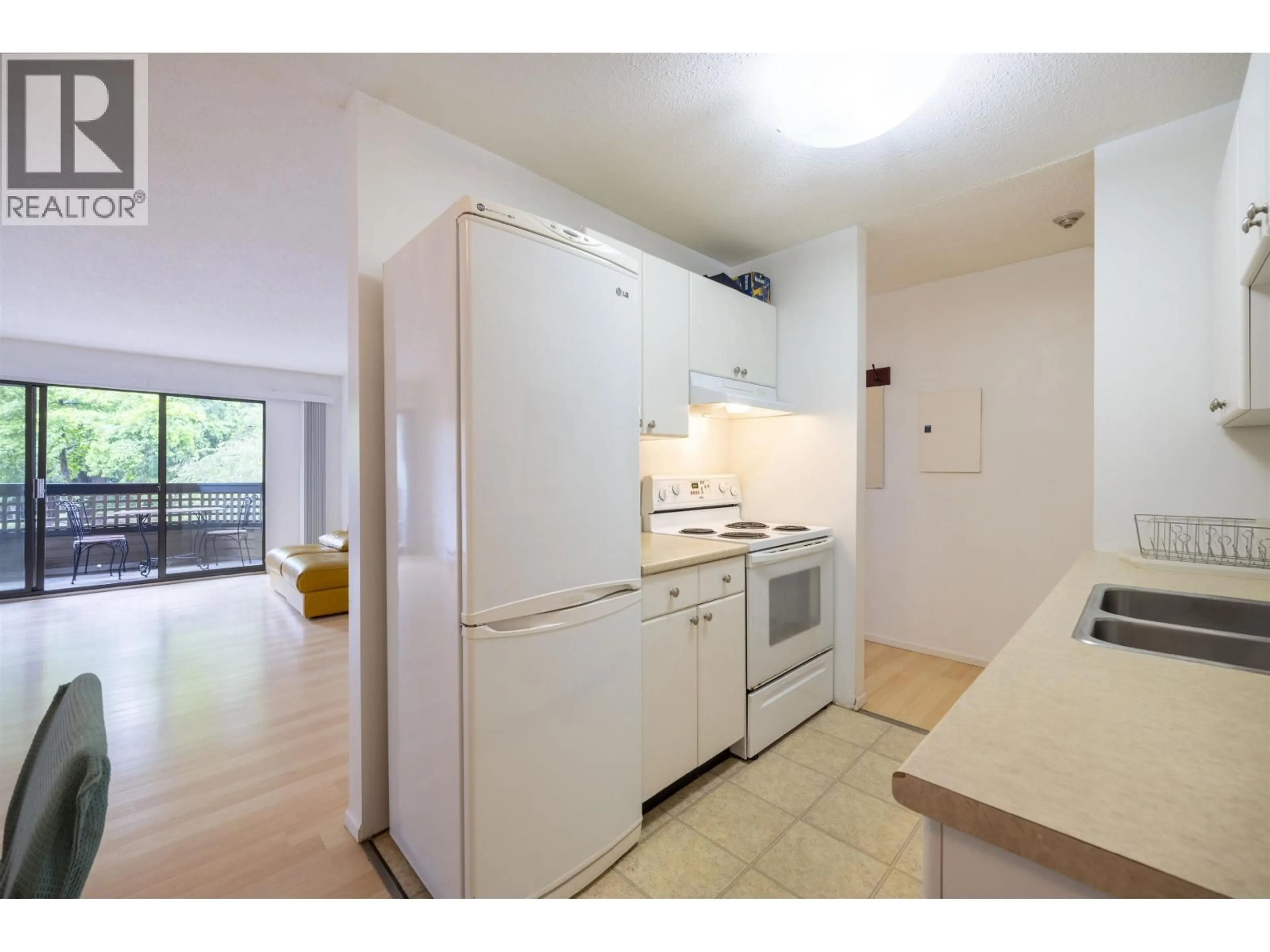 Standard kitchen, floor is not visible for 203 - 1195 PIPELINE ROAD, Coquitlam British Columbia V3B6J5