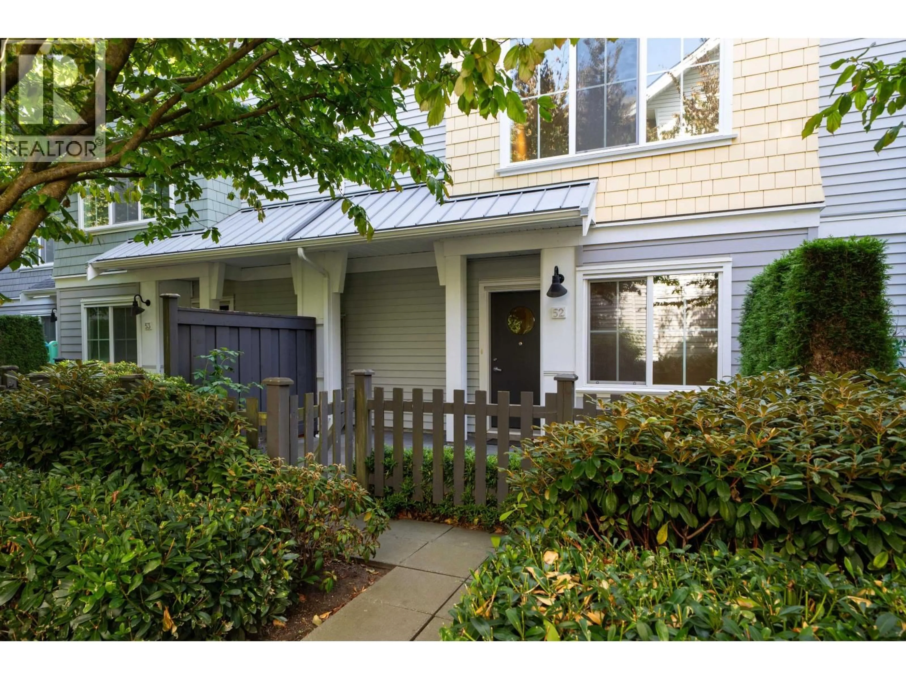 Indoor entryway for 52 - 5550 ADMIRAL WAY, Delta British Columbia V4K0C4