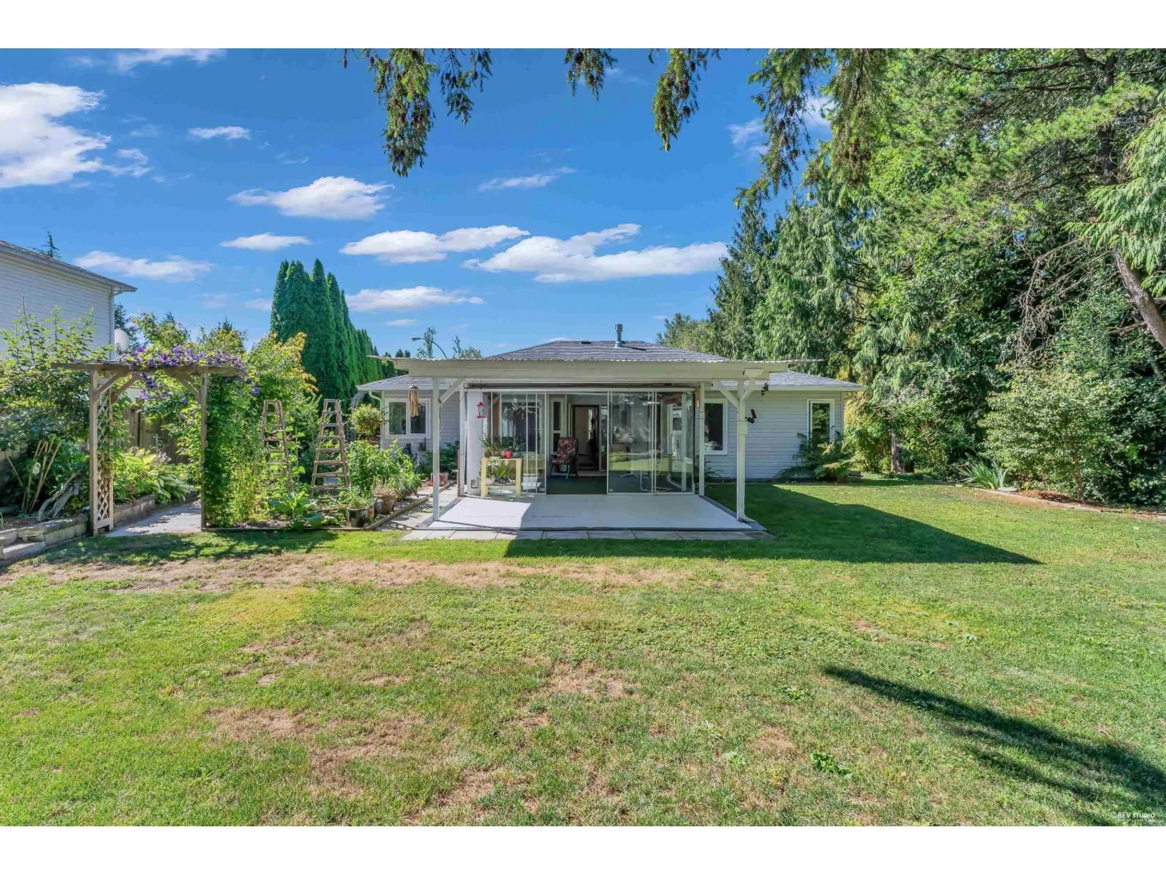 A pic from outside/outdoor area/front of a property/back of a property/a pic from drone, unknown for 9079 144 STREET, Surrey British Columbia V3V5Z9