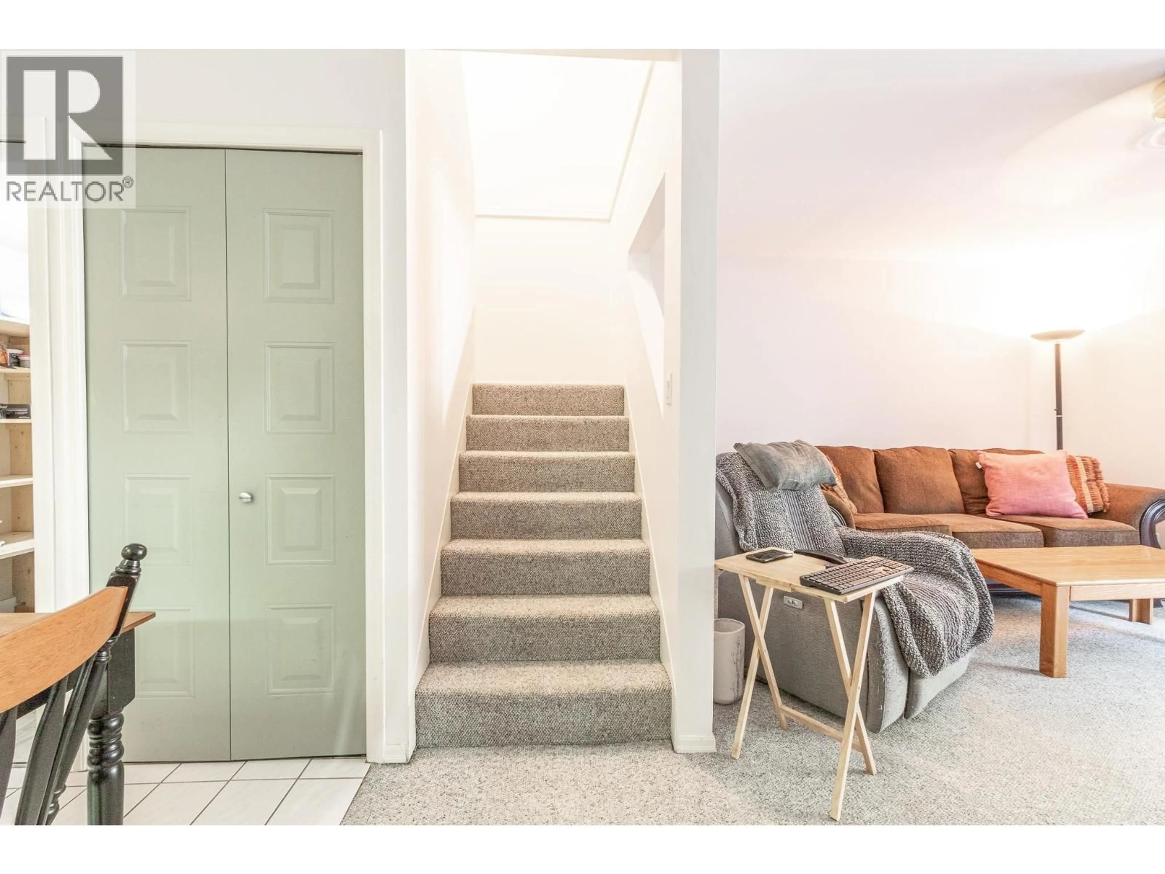 Indoor entryway for 987 HOWIE AVENUE, Coquitlam British Columbia V3J1T1