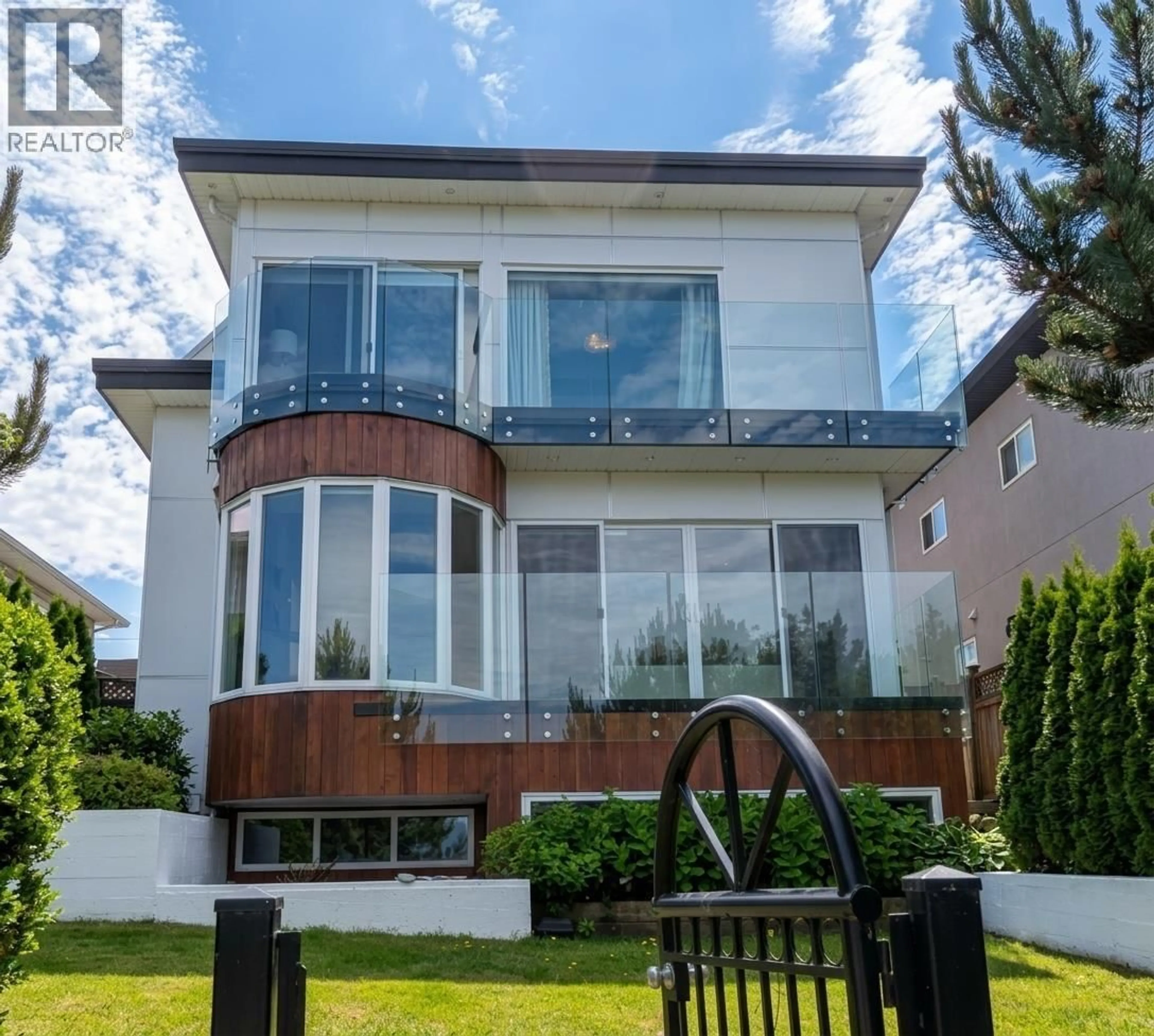Home with vinyl exterior material, street for 1370 35TH AVENUE, Vancouver British Columbia V5W1C1
