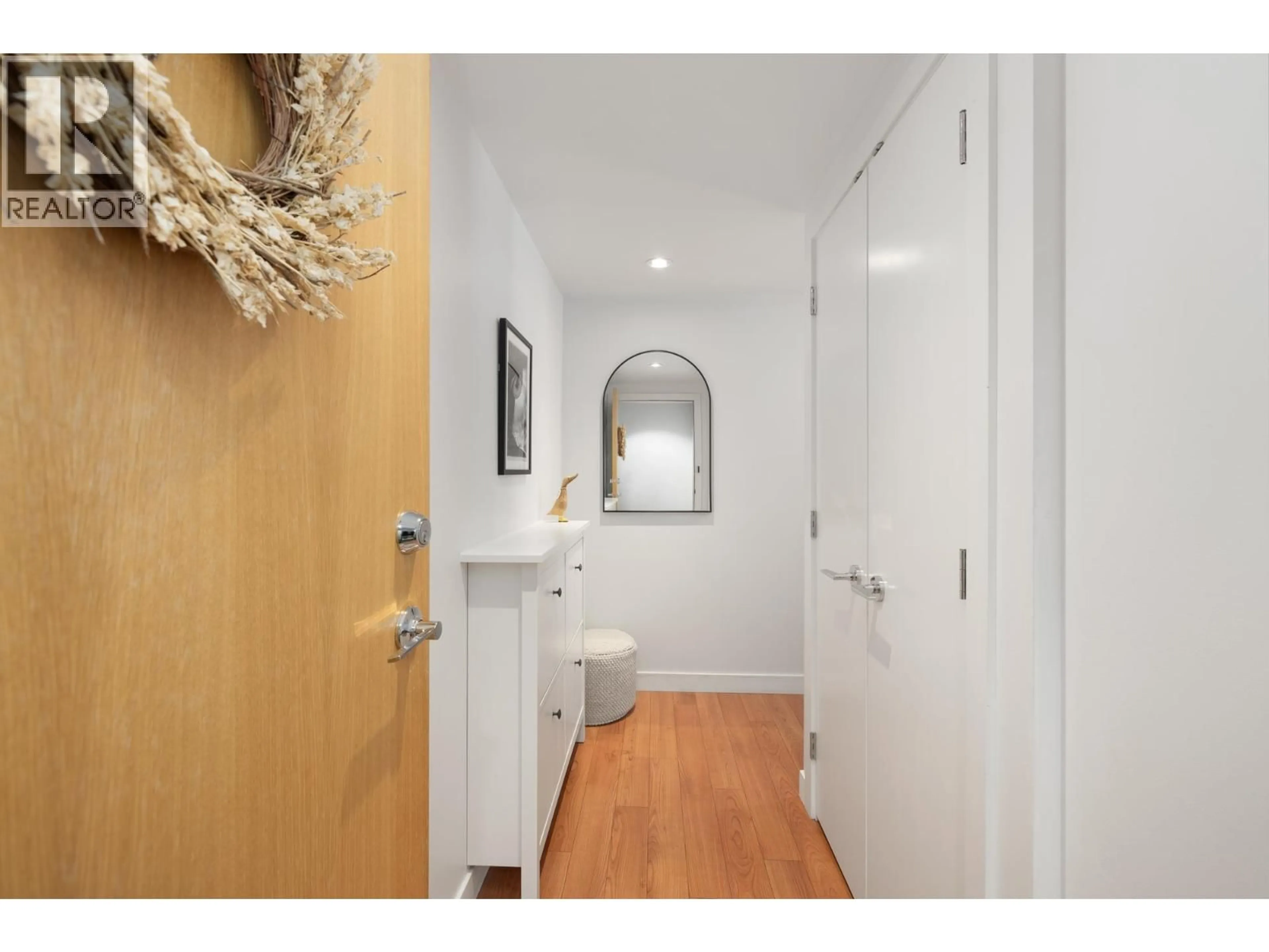 Indoor entryway for 316 - 221 3RD STREET, North Vancouver British Columbia V7L0C1