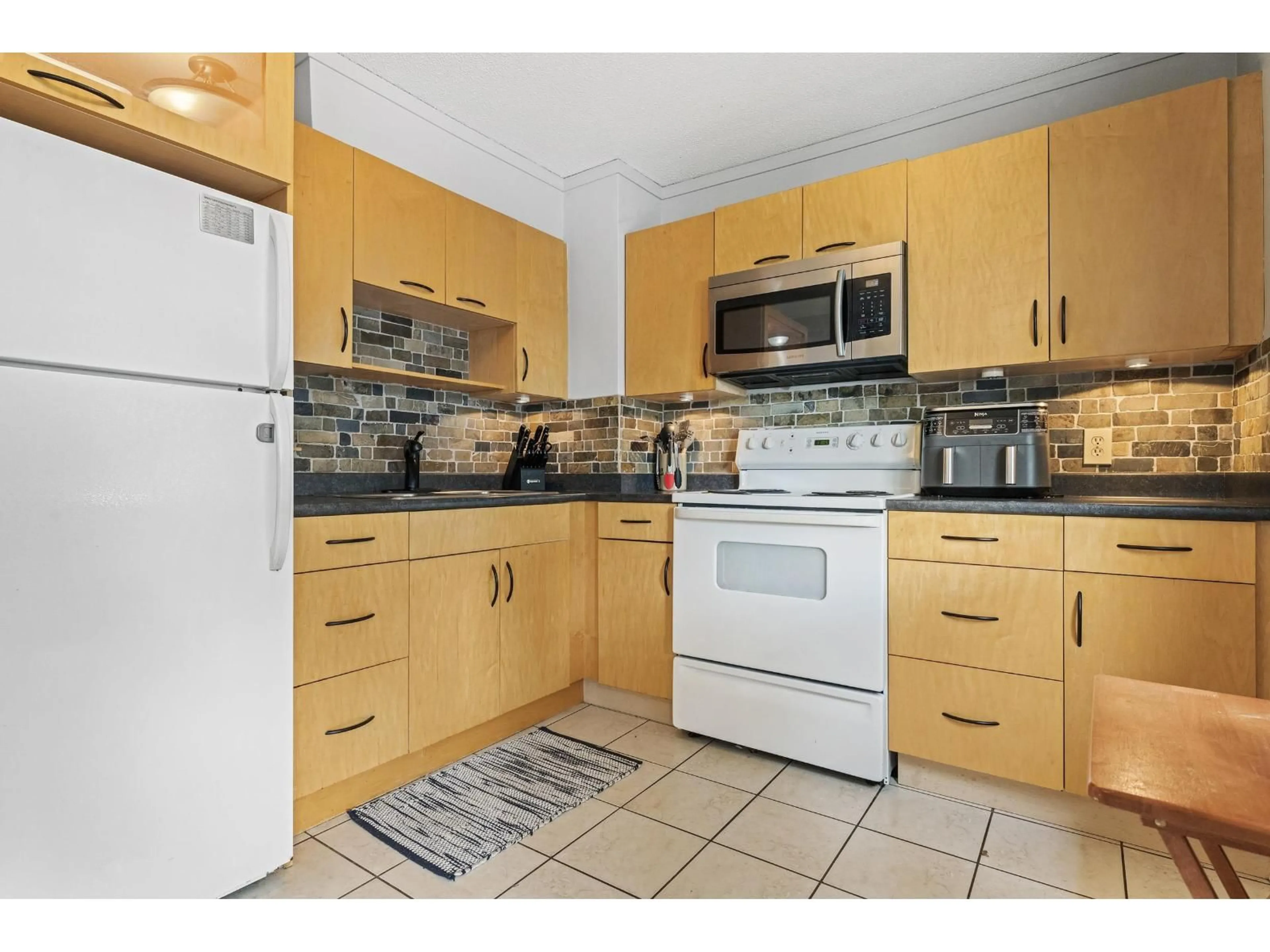 Standard kitchen, unknown for 11 - 5351 200 STREET, Langley British Columbia V3A1M2