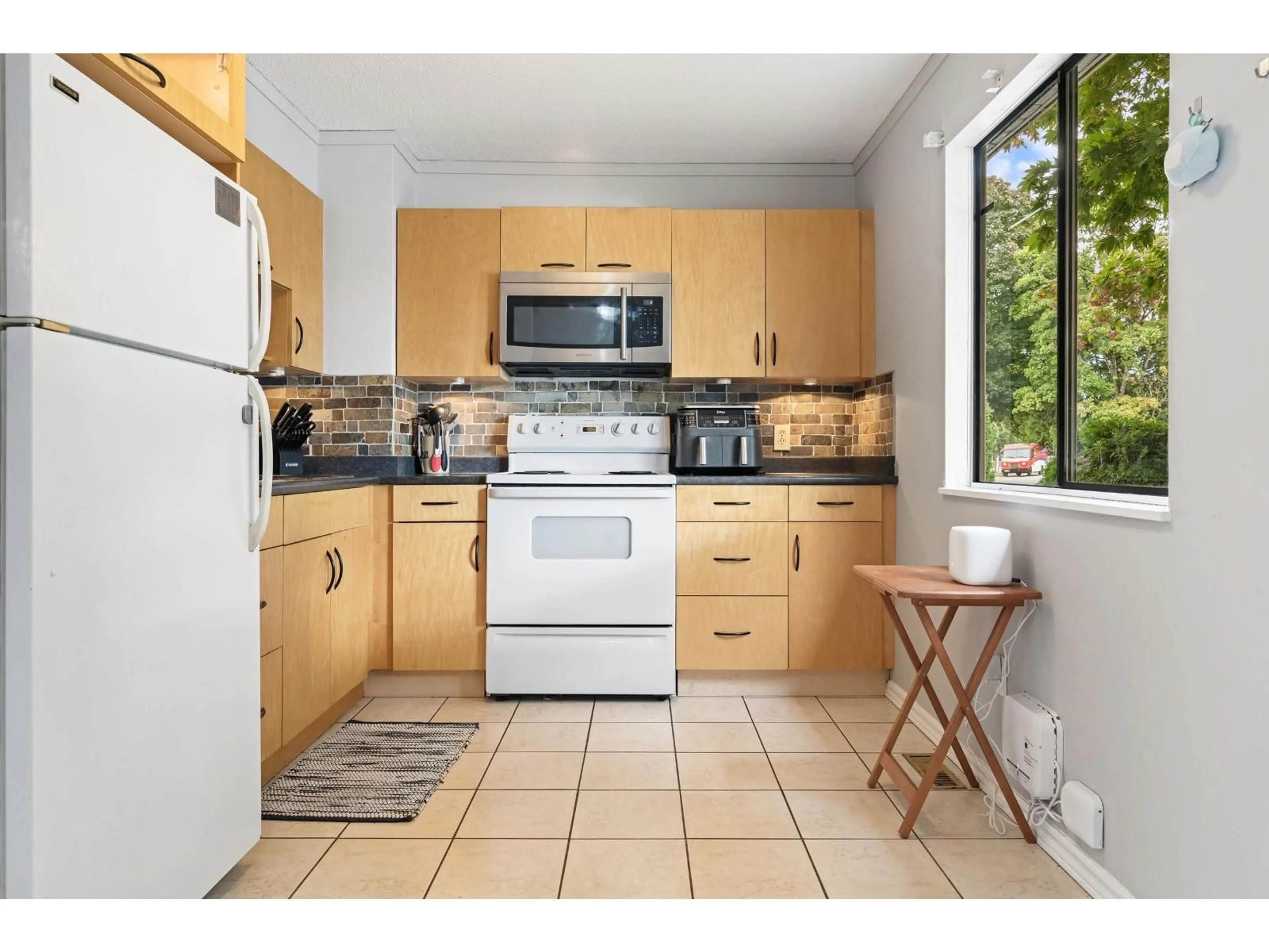 Standard kitchen, unknown for 11 - 5351 200 STREET, Langley British Columbia V3A1M2