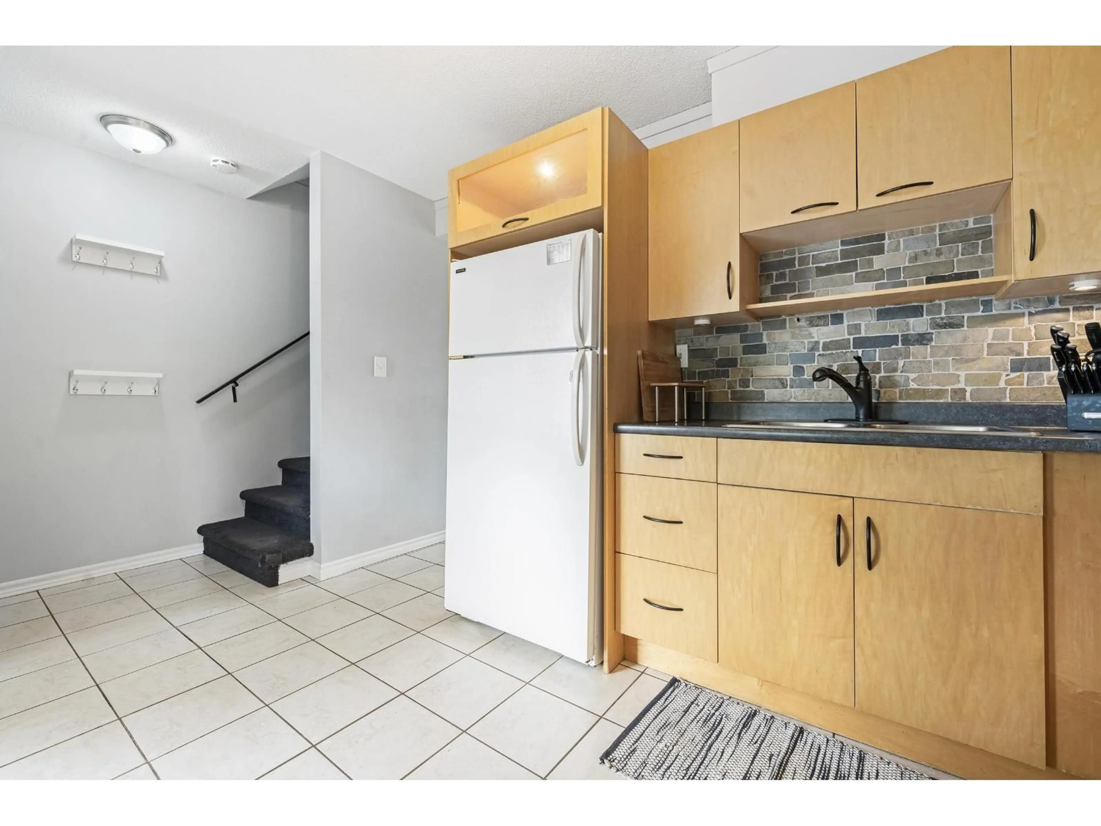 Standard kitchen, unknown for 11 - 5351 200 STREET, Langley British Columbia V3A1M2
