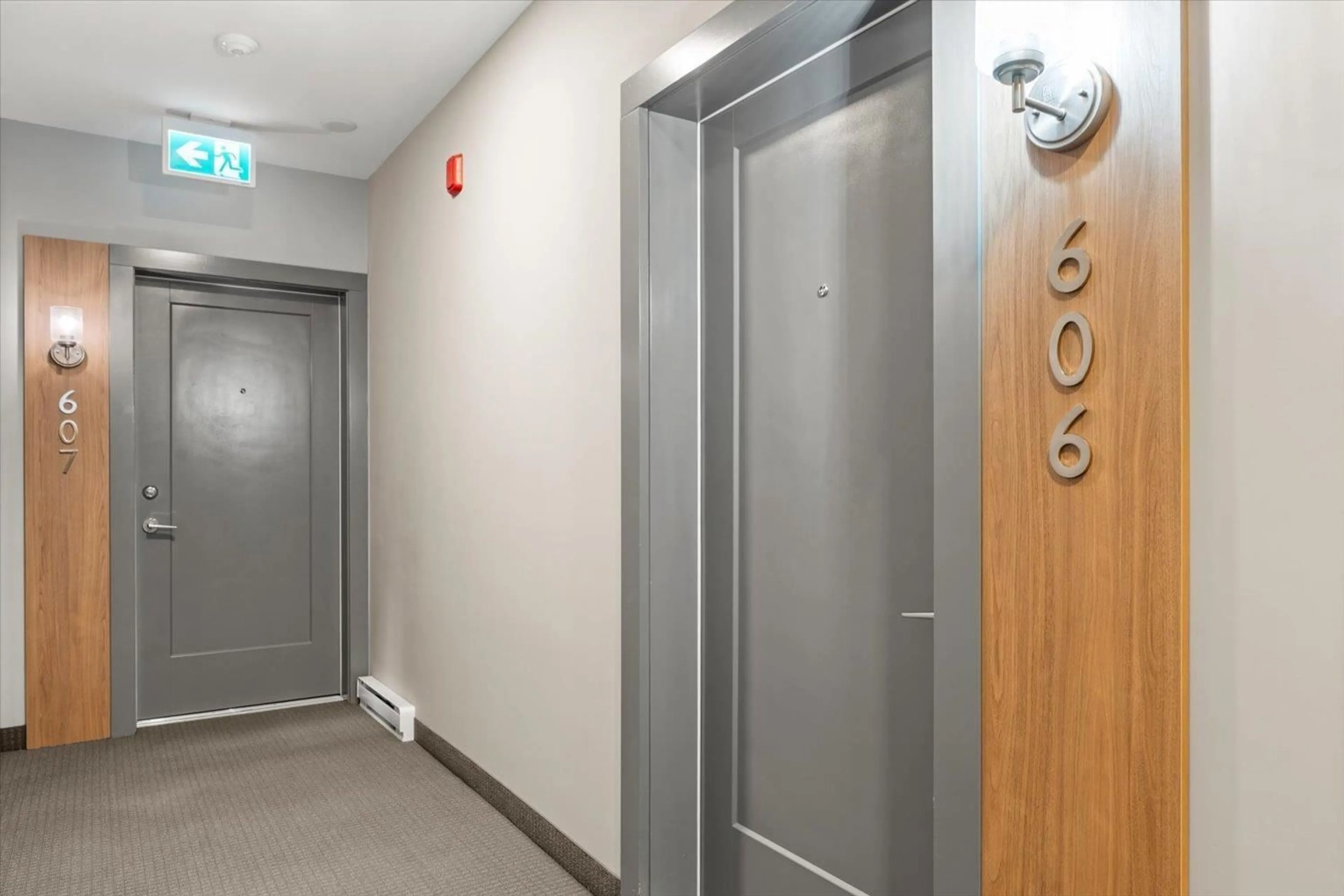 Indoor foyer for 606 - 32838 VENTURA AVENUE, Abbotsford British Columbia V2S0M5