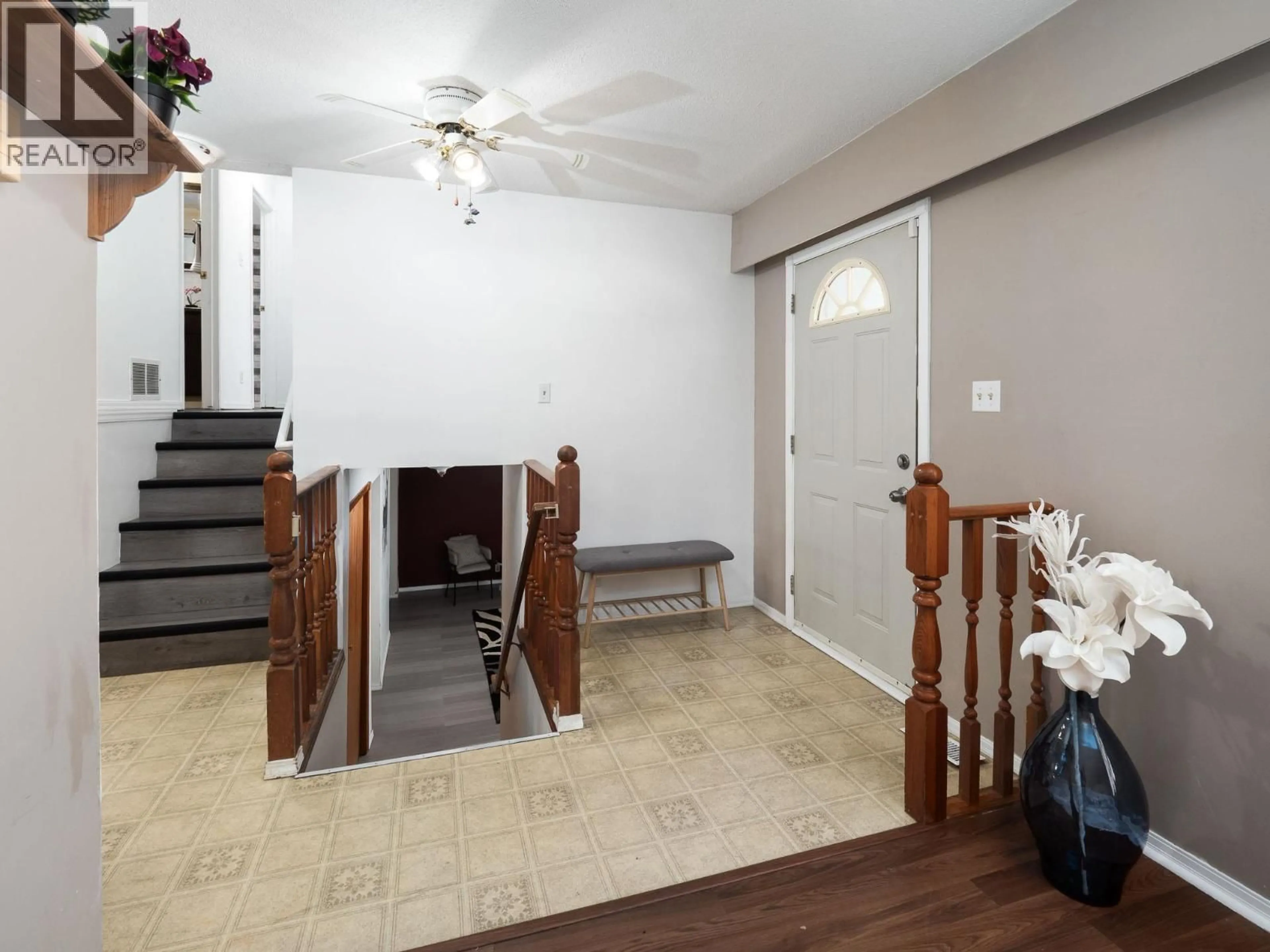 Indoor foyer for 7379 PEARL DRIVE, Prince George British Columbia V2K4K3