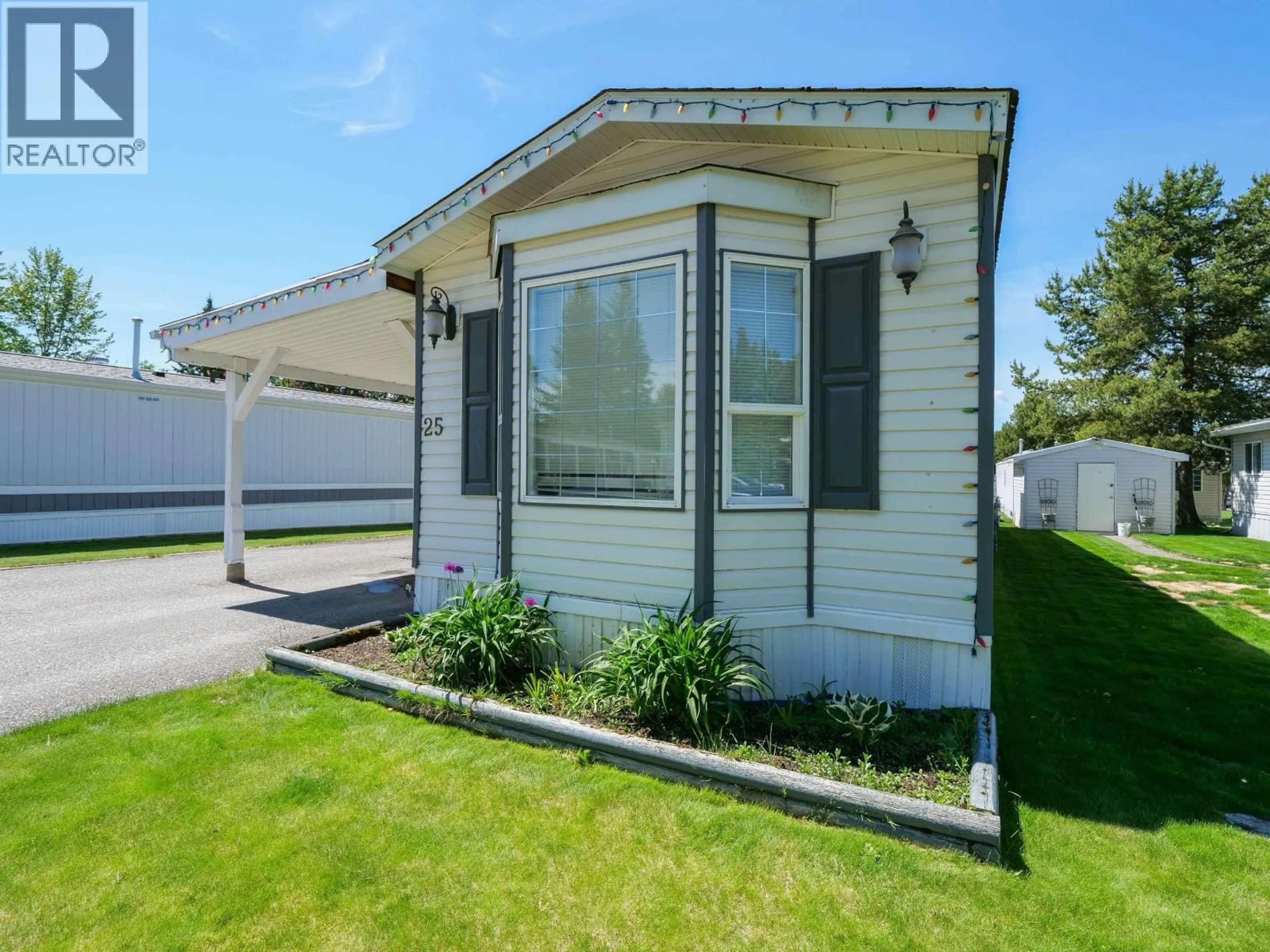 Home with vinyl exterior material, street for 25 - 2682 RICHARDSON ROAD, Quesnel British Columbia V2J4R7