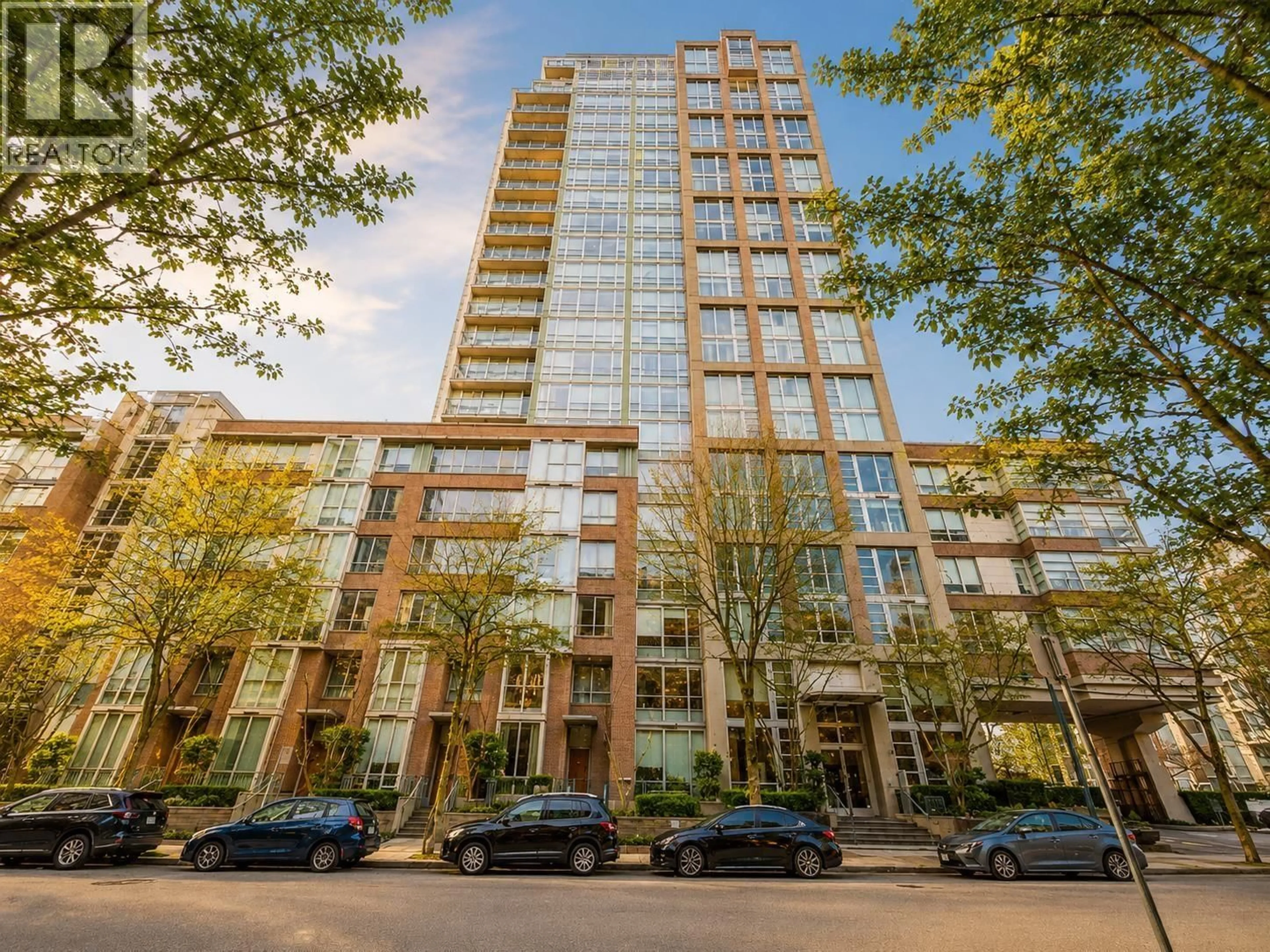 Indoor foyer for 608 - 1228 MARINASIDE CRESCENT STREET, Vancouver British Columbia V6Z2W4