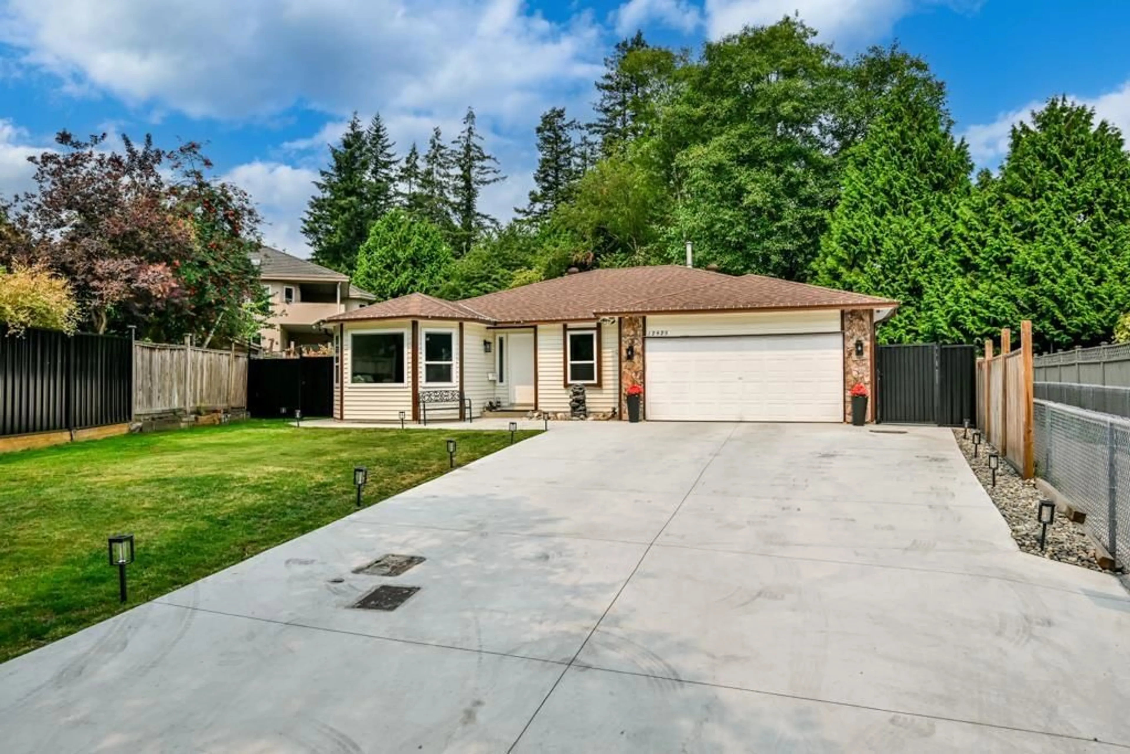Unknown for 12925 65 AVENUE, Surrey British Columbia V3W9H4