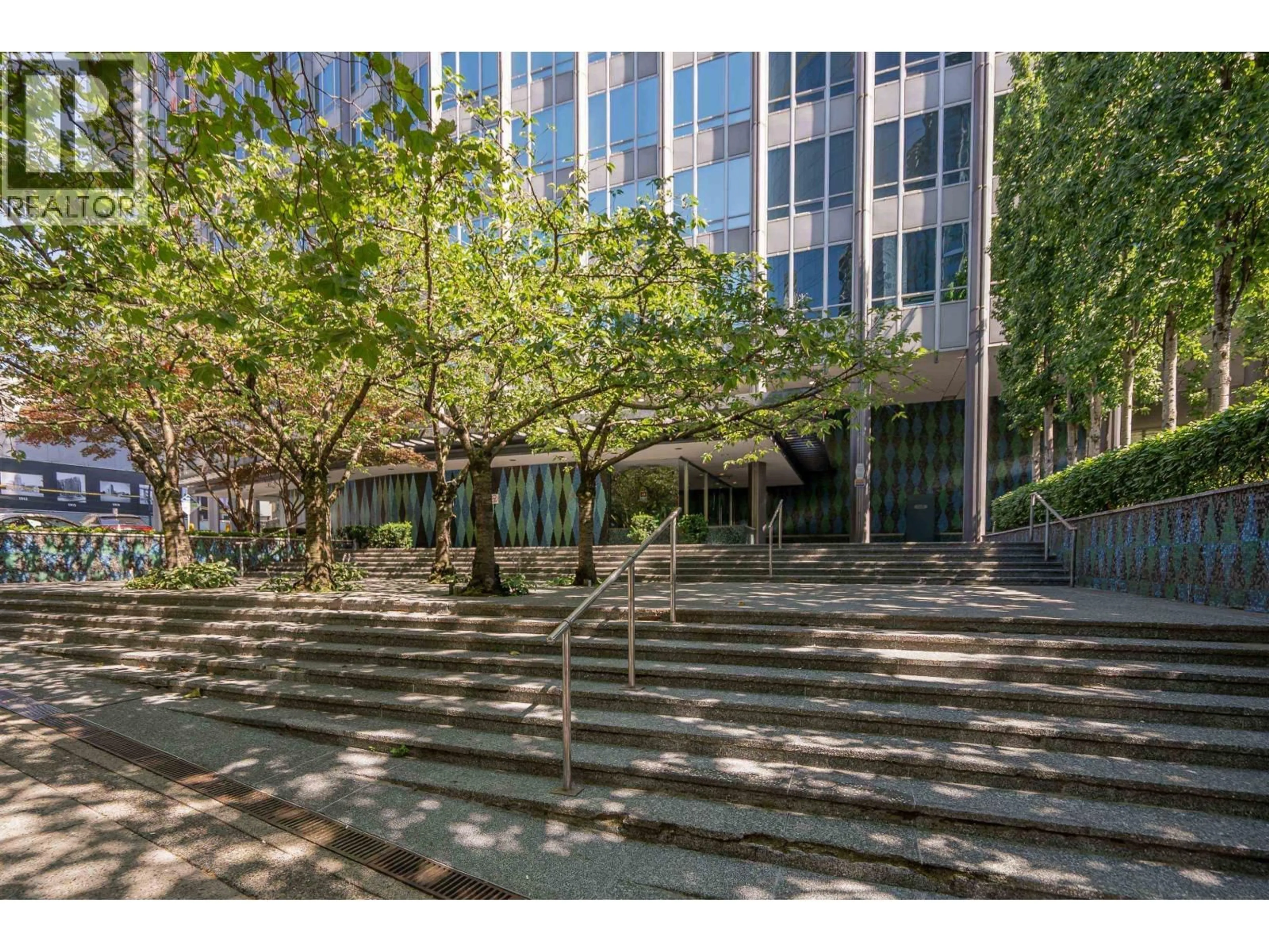 Indoor foyer for 902 - 989 NELSON STREET, Vancouver British Columbia V6Z2S1