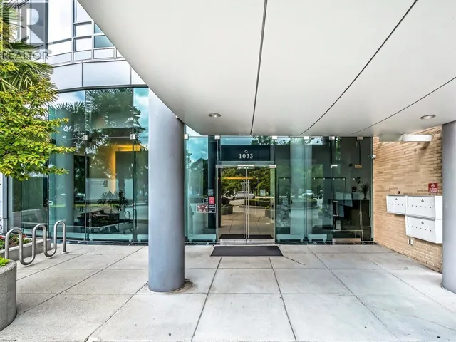 2105 - 1033 MARINASIDE CRESCENT, Vancouver 2