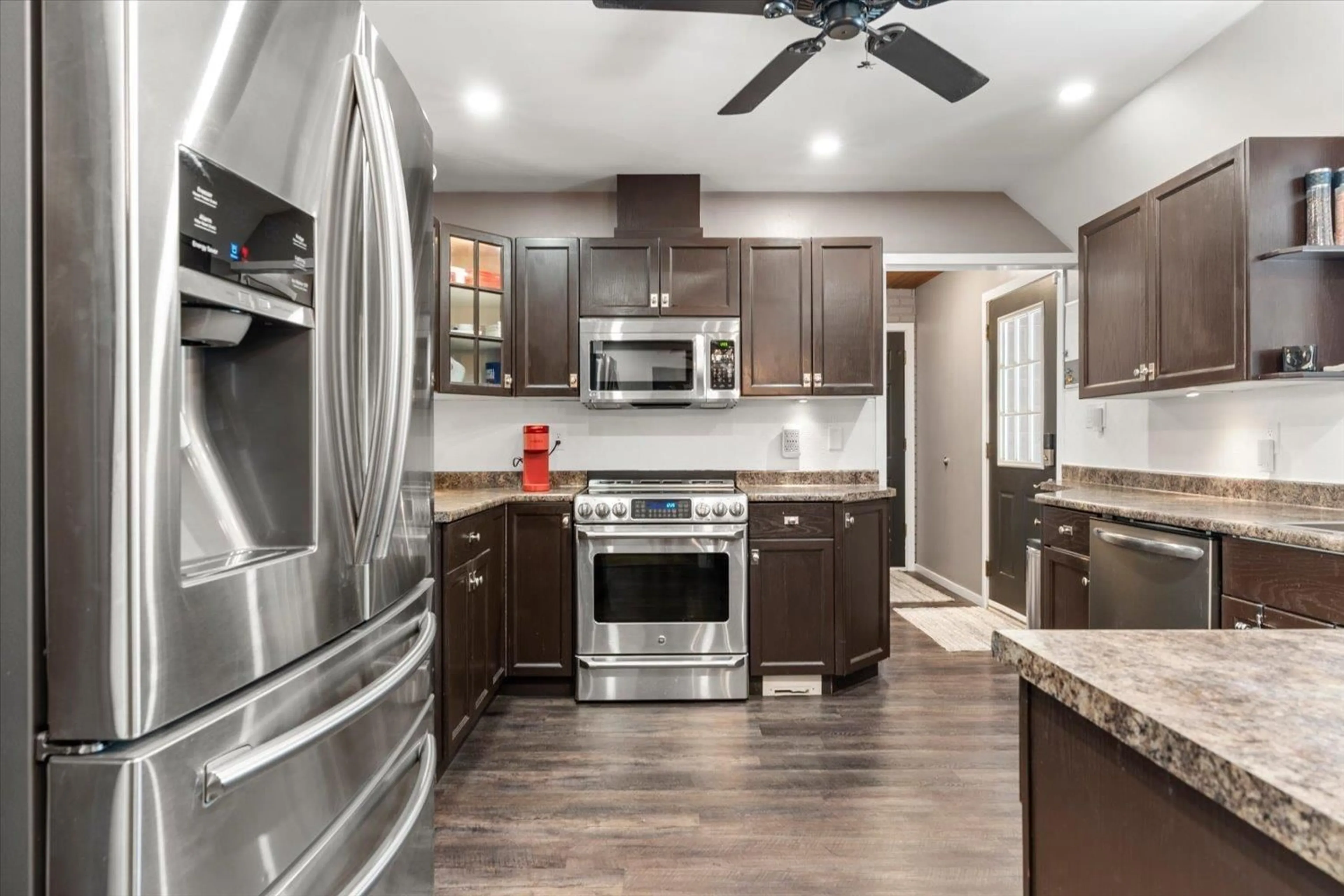 Open concept kitchen, unknown for 1752 CEDAR PLACE, Agassiz British Columbia V0M1A2